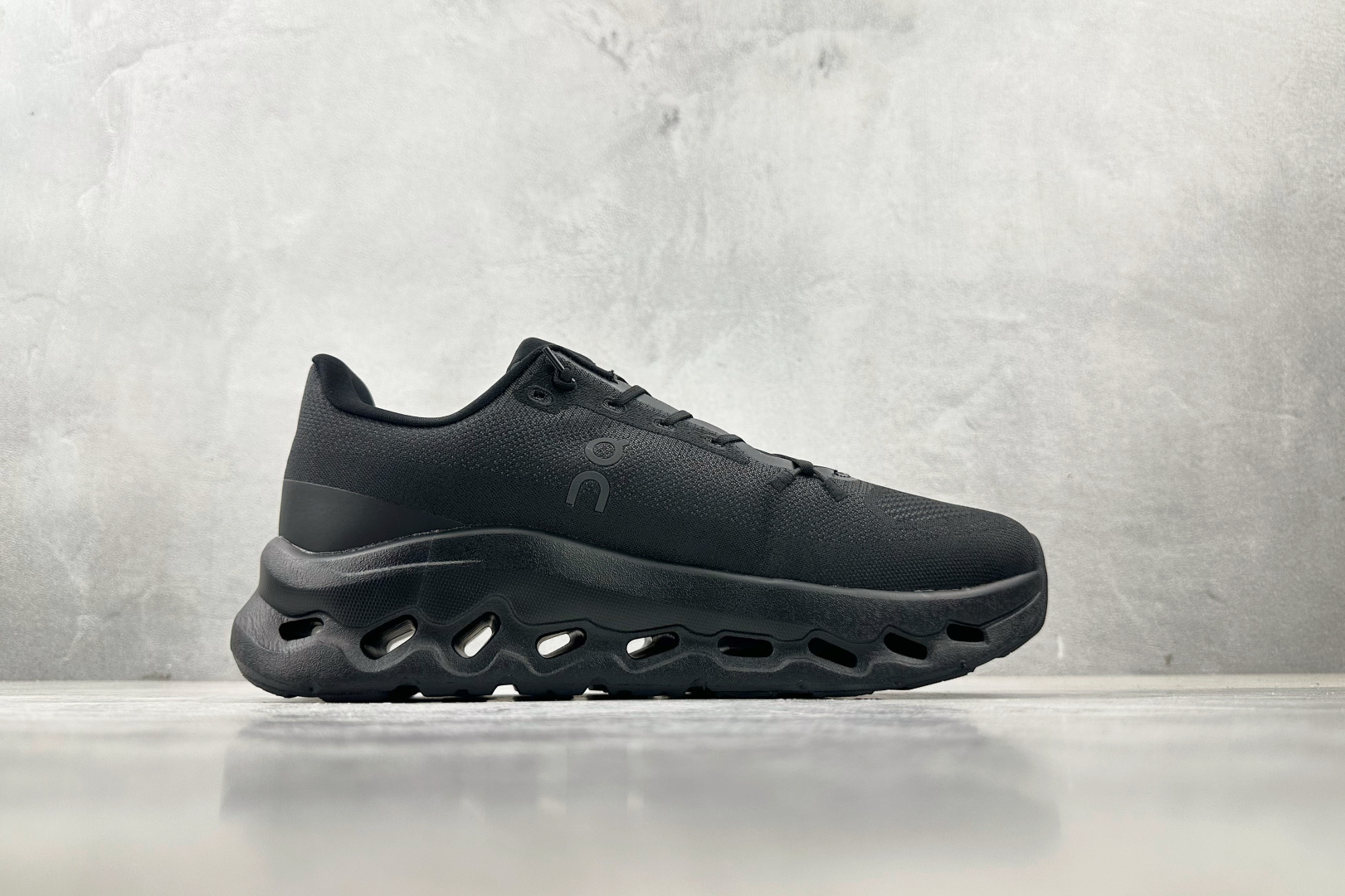 210 On昂跑 Cloudtilt 系列 黑色 3ME10100-021