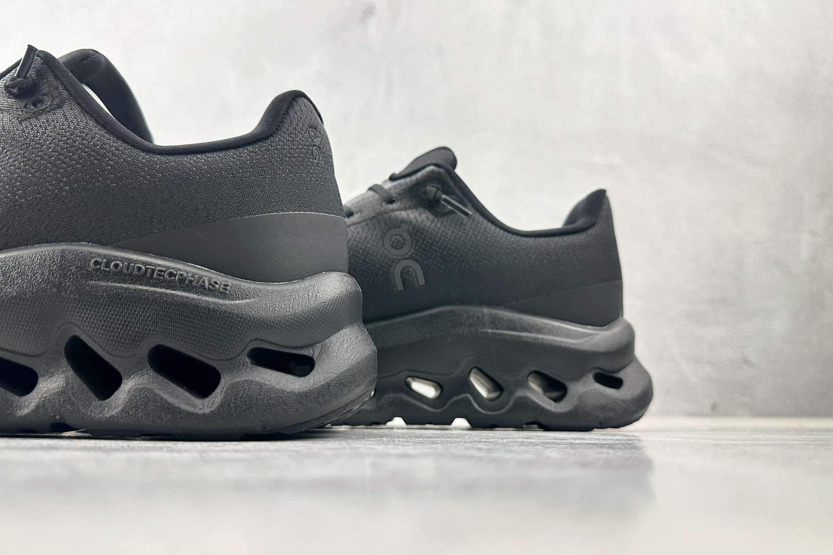 210 On昂跑 Cloudtilt 系列 黑色 3ME10100-021