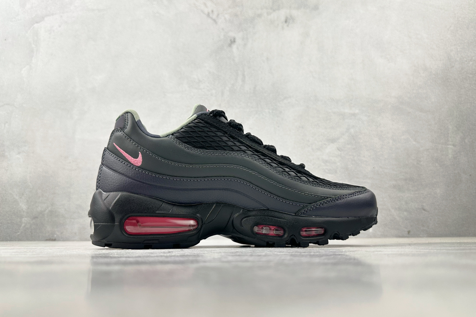 KZ/2.0 
口碑神作 Corteiz x Nike Air Max 95 Pink Beam黑粉

