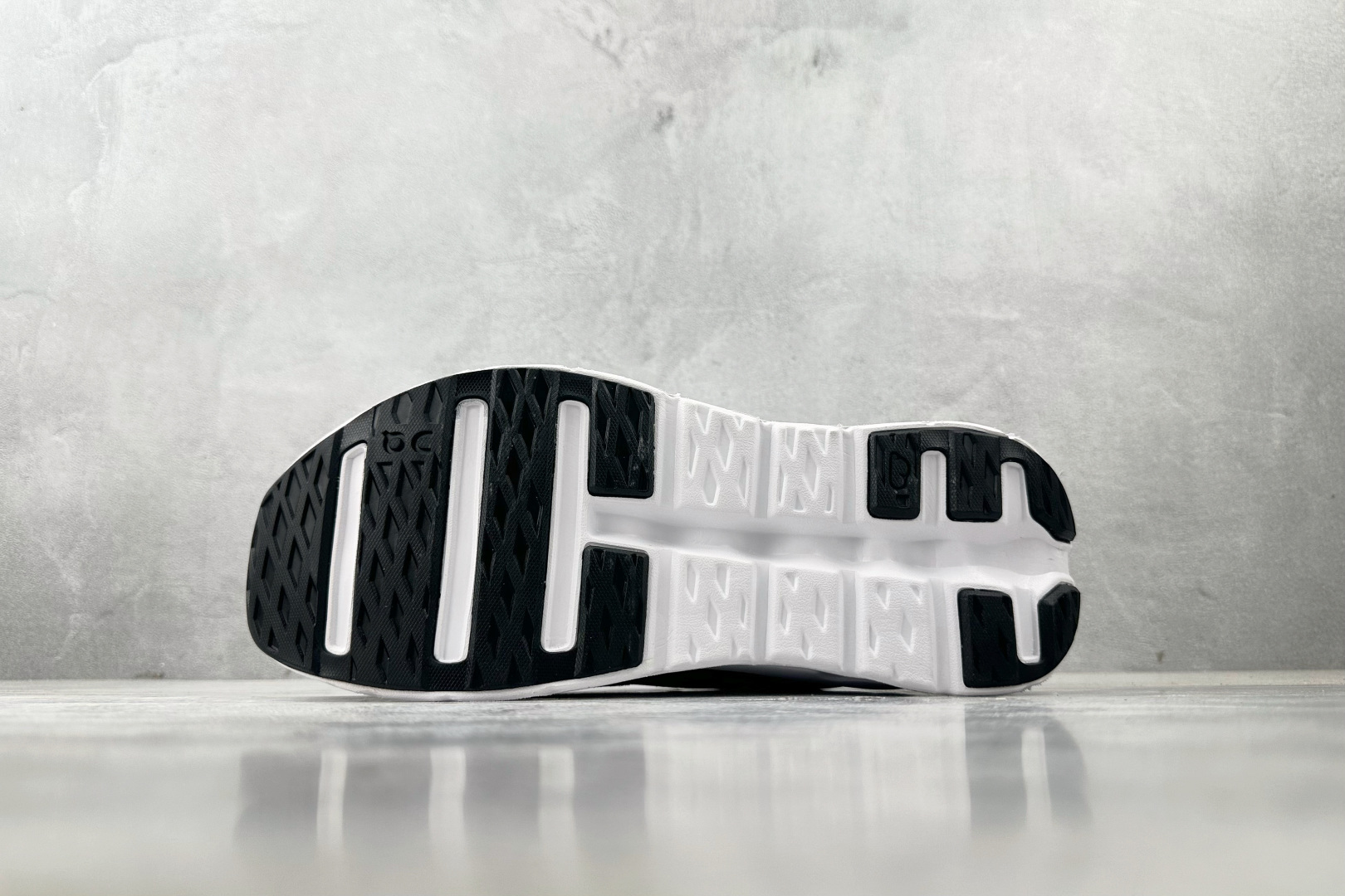 On昂跑 × LOEWE罗意威 Cloudtilt 2.0 灰色 L929282X17-1120-莆田鞋,莆田鞋货源,高仿鞋,高仿鞋货源,安福档口,莆田高仿鞋,莆田鞋批发,高仿鞋批发,莆田高仿运动鞋,高仿运动鞋,莆田运动鞋 On昂跑 × LOEWE罗意威 Cloudtilt 2.0 灰色 L929282X17-1120