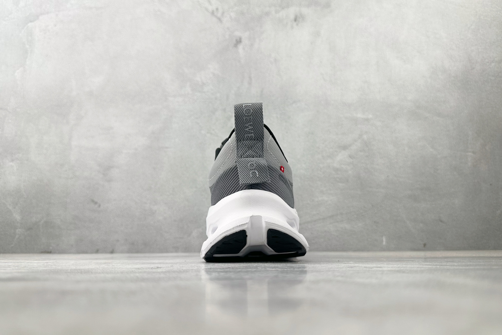 On昂跑 × LOEWE罗意威 Cloudtilt 2.0 灰色 L929282X17-1120-莆田鞋,莆田鞋货源,高仿鞋,高仿鞋货源,安福档口,莆田高仿鞋,莆田鞋批发,高仿鞋批发,莆田高仿运动鞋,高仿运动鞋,莆田运动鞋 On昂跑 × LOEWE罗意威 Cloudtilt 2.0 灰色 L929282X17-1120