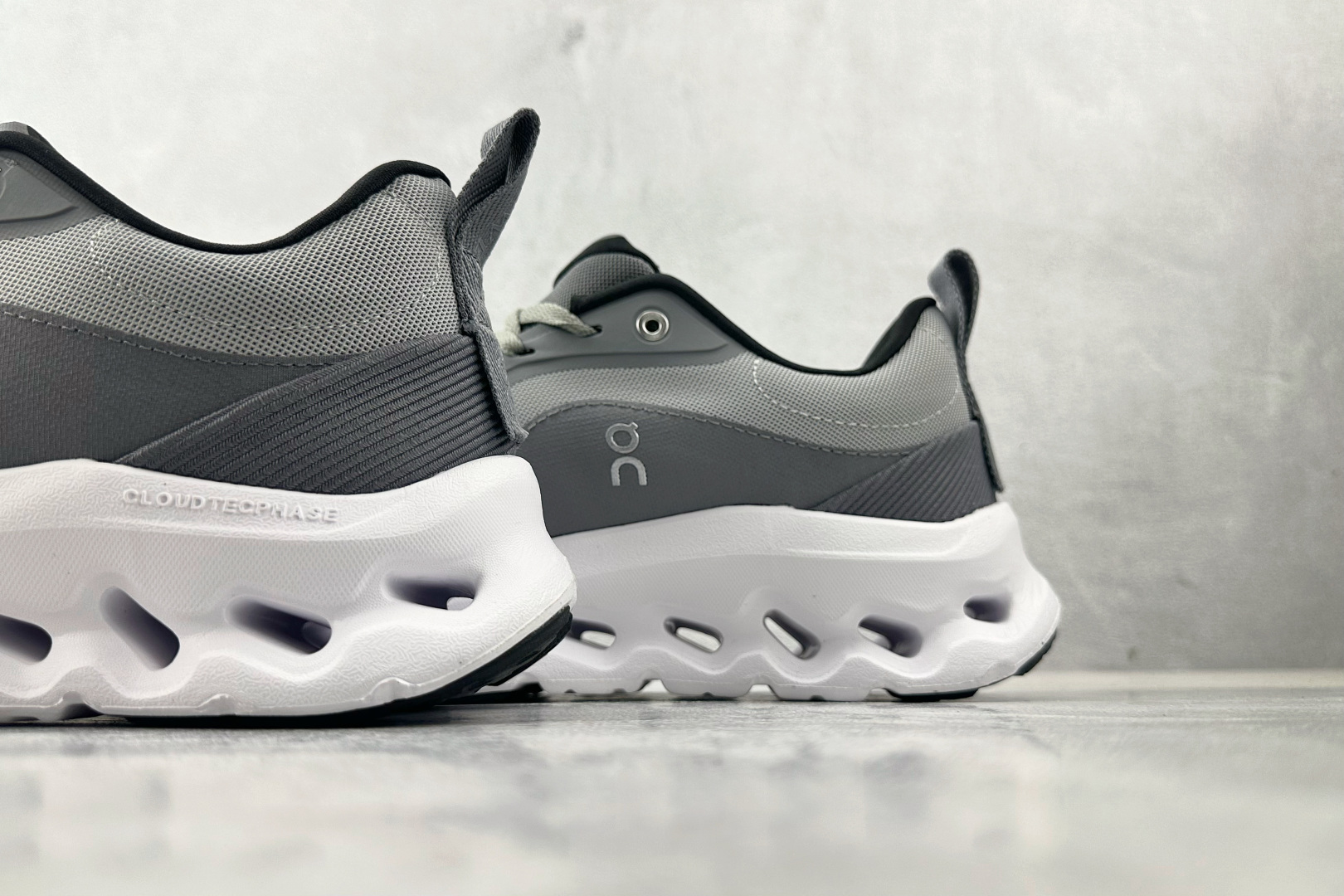 On昂跑 × LOEWE罗意威 Cloudtilt 2.0 灰色 L929282X17-1120-莆田鞋,莆田鞋货源,高仿鞋,高仿鞋货源,安福档口,莆田高仿鞋,莆田鞋批发,高仿鞋批发,莆田高仿运动鞋,高仿运动鞋,莆田运动鞋 On昂跑 × LOEWE罗意威 Cloudtilt 2.0 灰色 L929282X17-1120