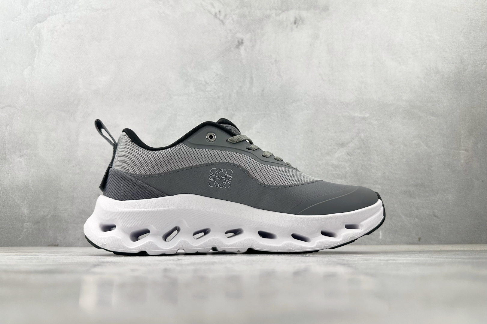 On昂跑 × LOEWE罗意威 Cloudtilt 2.0 灰色 L929282X17-1120-莆田鞋,莆田鞋货源,高仿鞋,高仿鞋货源,安福档口,莆田高仿鞋,莆田鞋批发,高仿鞋批发,莆田高仿运动鞋,高仿运动鞋,莆田运动鞋 On昂跑 × LOEWE罗意威 Cloudtilt 2.0 灰色 L929282X17-1120