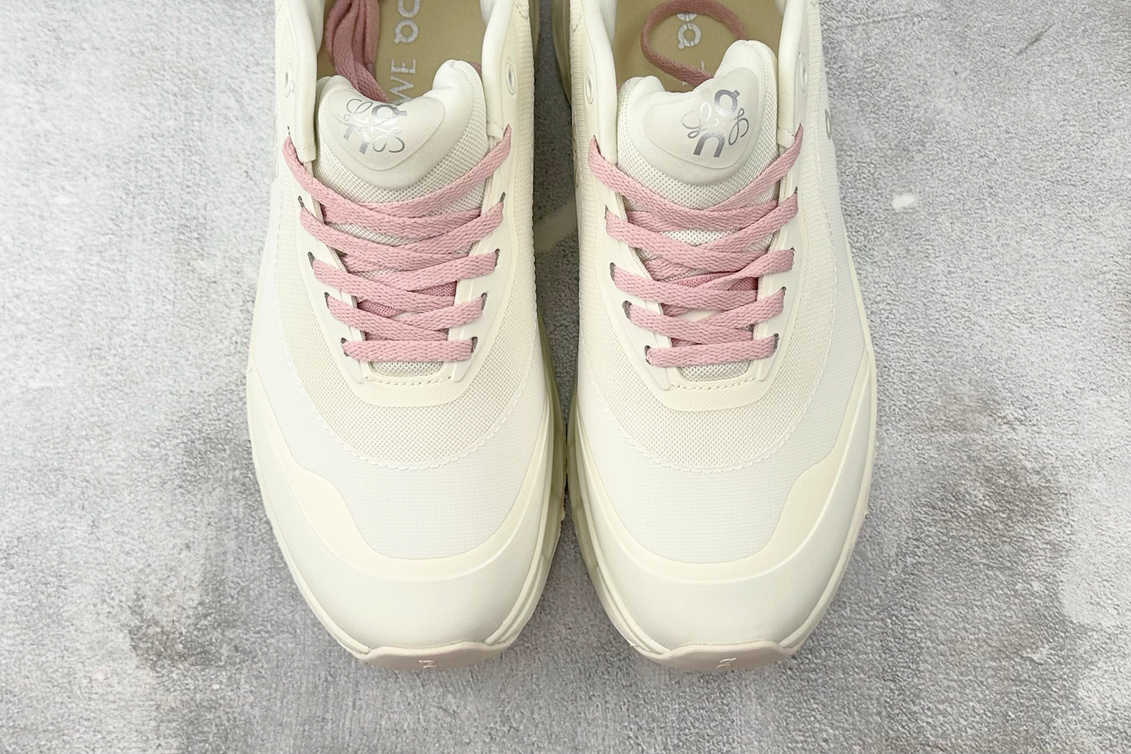 On昂跑 × LOEWE罗意威 Cloudtilt 2.0 白粉 3WE1069-莆田鞋,莆田鞋货源,高仿鞋,高仿鞋货源,安福档口,莆田高仿鞋,莆田鞋批发,高仿鞋批发,莆田高仿运动鞋,高仿运动鞋,莆田运动鞋 On昂跑 × LOEWE罗意威 Cloudtilt 2.0 白粉 3WE1069