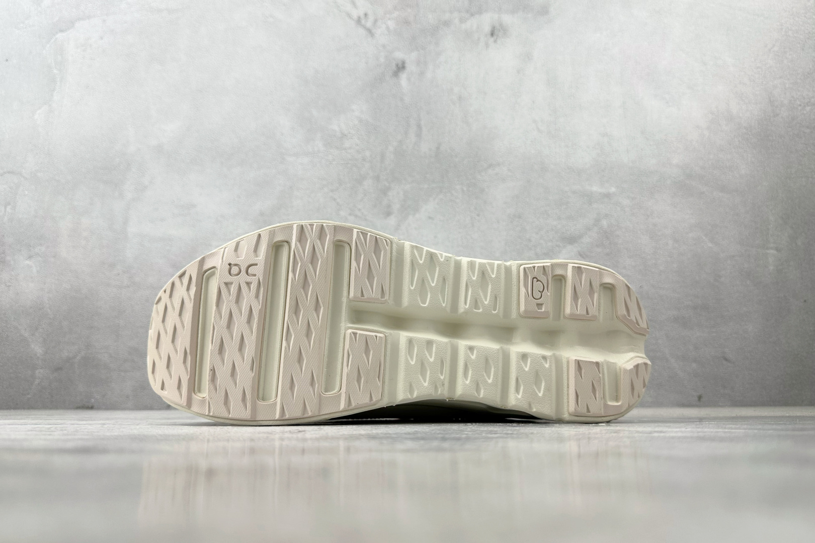 On昂跑 × LOEWE罗意威 Cloudtilt 2.0 白粉 3WE1069-莆田鞋,莆田鞋货源,高仿鞋,高仿鞋货源,安福档口,莆田高仿鞋,莆田鞋批发,高仿鞋批发,莆田高仿运动鞋,高仿运动鞋,莆田运动鞋 On昂跑 × LOEWE罗意威 Cloudtilt 2.0 白粉 3WE1069