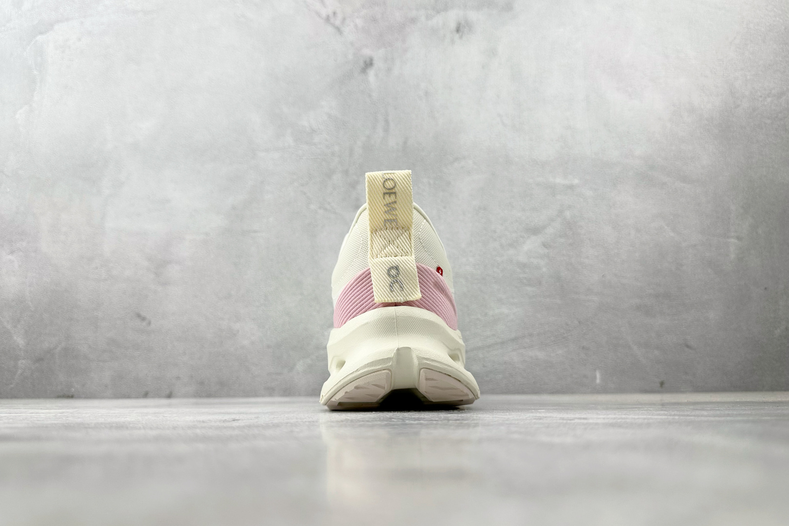 On昂跑 × LOEWE罗意威 Cloudtilt 2.0 白粉 3WE1069-莆田鞋,莆田鞋货源,高仿鞋,高仿鞋货源,安福档口,莆田高仿鞋,莆田鞋批发,高仿鞋批发,莆田高仿运动鞋,高仿运动鞋,莆田运动鞋 On昂跑 × LOEWE罗意威 Cloudtilt 2.0 白粉 3WE1069