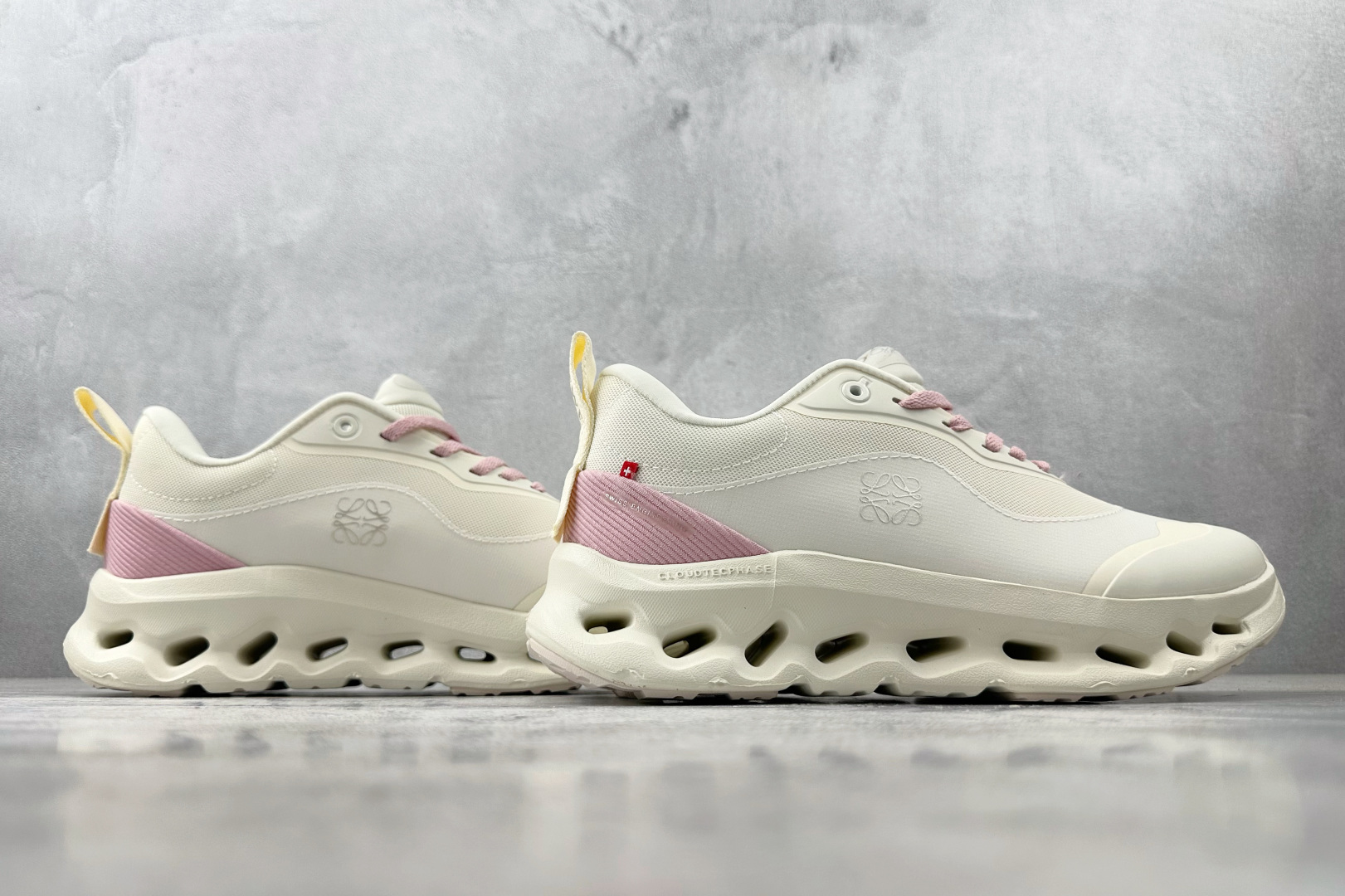 On昂跑 × LOEWE罗意威 Cloudtilt 2.0 白粉 3WE1069-莆田鞋,莆田鞋货源,高仿鞋,高仿鞋货源,安福档口,莆田高仿鞋,莆田鞋批发,高仿鞋批发,莆田高仿运动鞋,高仿运动鞋,莆田运动鞋 On昂跑 × LOEWE罗意威 Cloudtilt 2.0 白粉 3WE1069