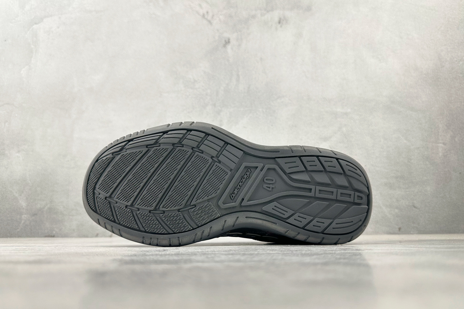 P450代购版 Balenciaga巴黎世家 Hamptons Worn-Out 棕色 841765WCURB