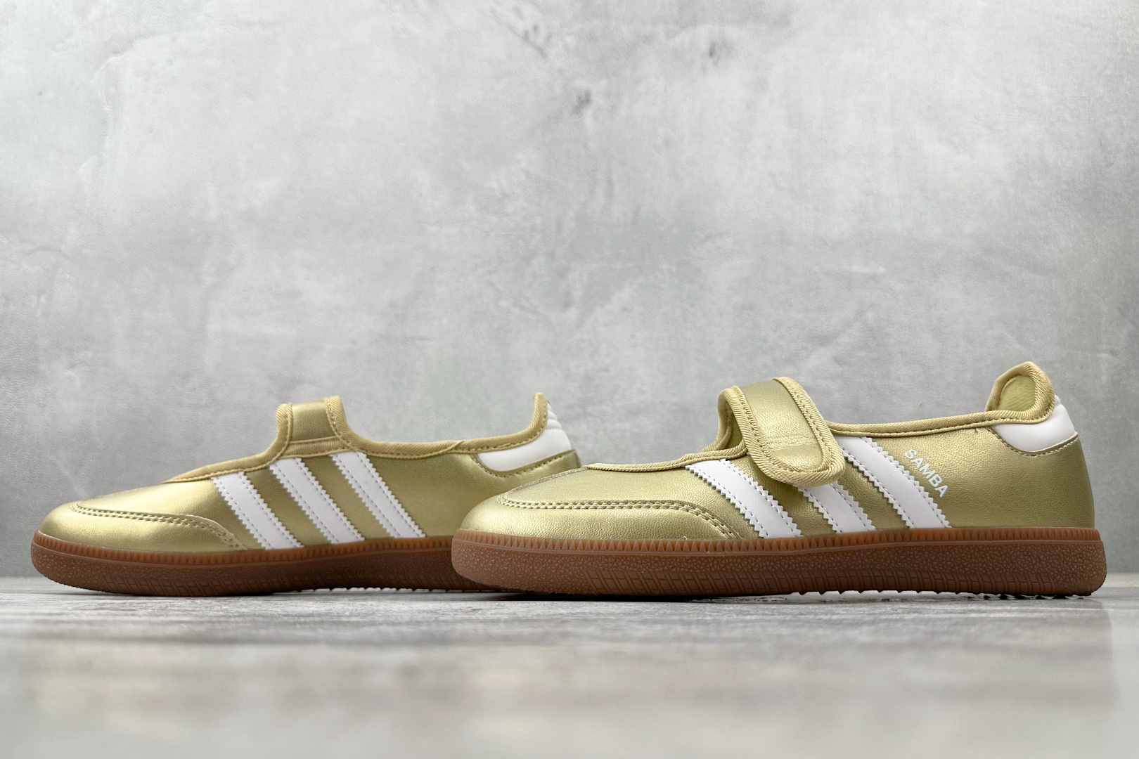 adidas originals Samba Jane 金色 IH6599-莆田鞋,莆田鞋货源,高仿鞋,高仿鞋货源,安福档口,莆田高仿鞋,莆田鞋批发,高仿鞋批发,莆田高仿运动鞋,高仿运动鞋,莆田运动鞋 adidas originals Samba Jane 金色 IH6599