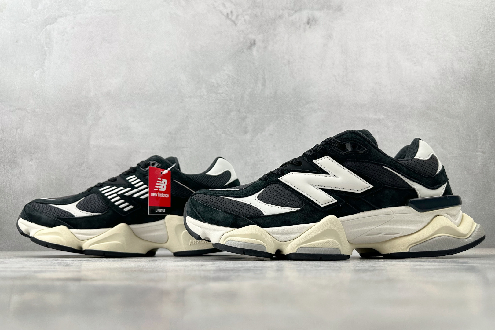 
New Balance NB 9060 黑白

货号：U9060AAA
尺码：36 36.5 37.5