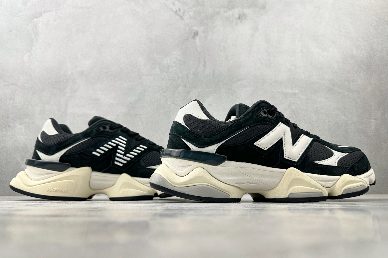 
New Balance NB 9060 黑白

货号：U9060AAA
尺码：36 36.5 37.5