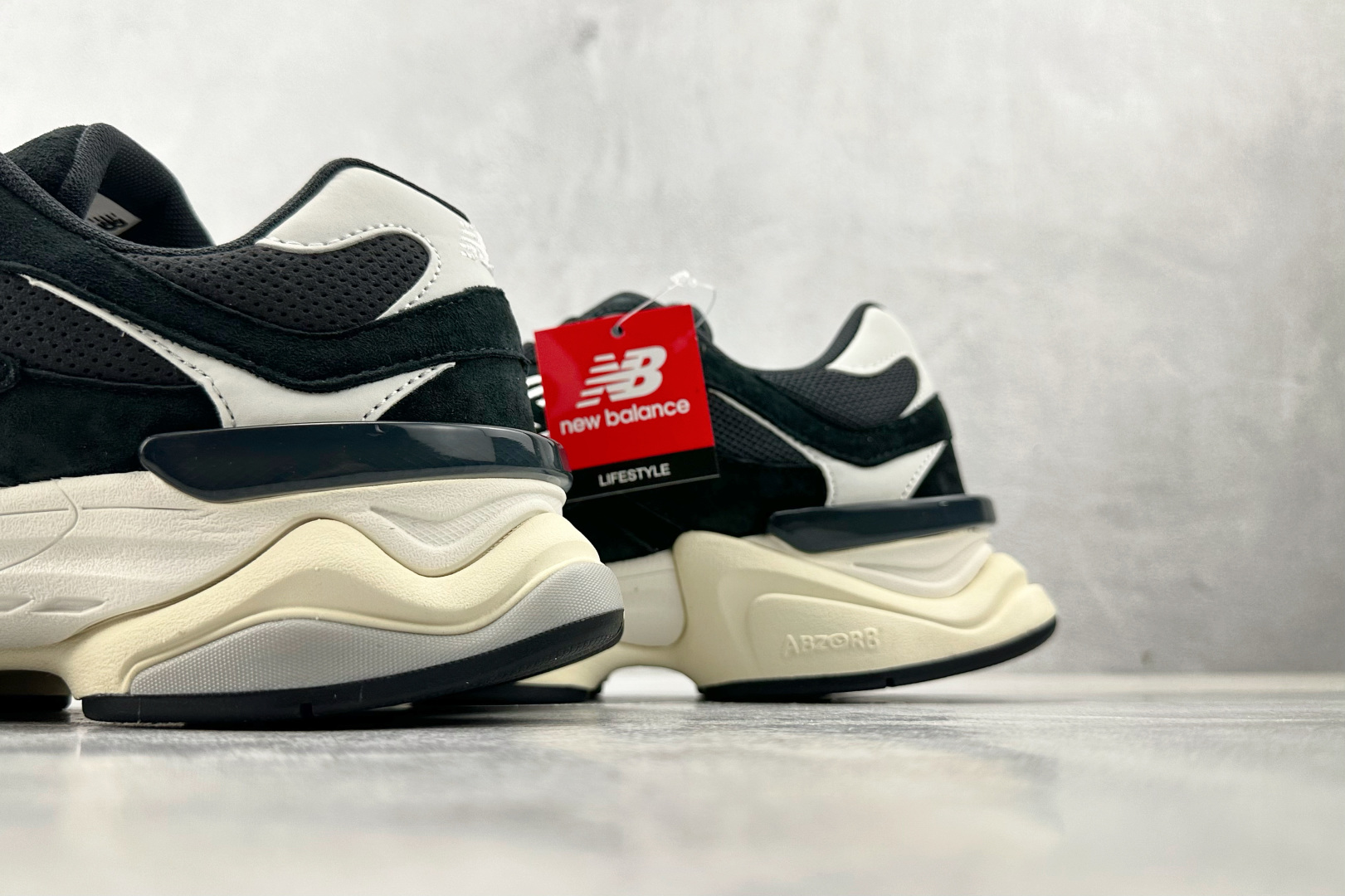 
New Balance NB 9060 黑白

货号：U9060AAA
尺码：36 36.5 37.5