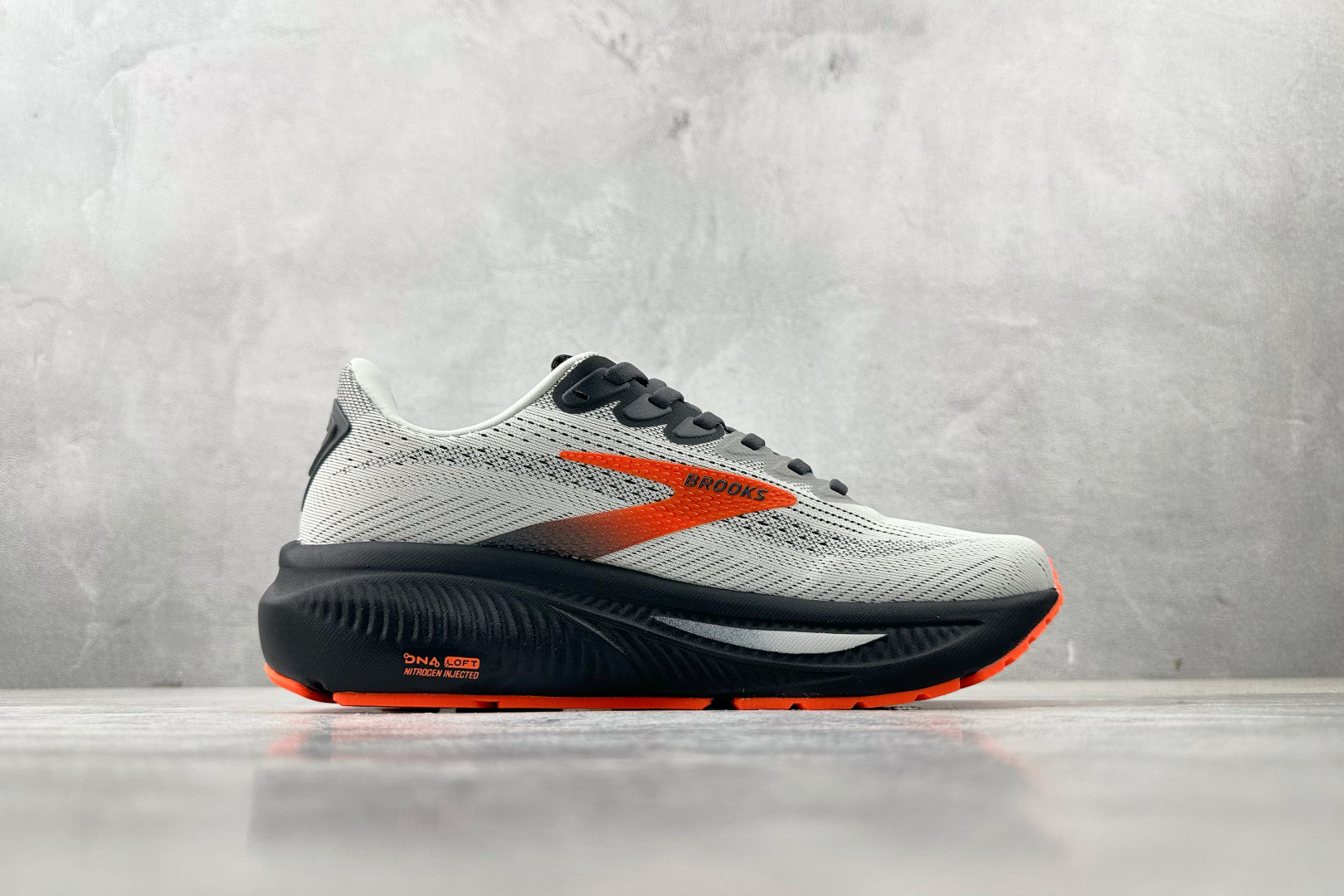 210 Brooks布鲁克斯 Gho 17 灰色 110442-048