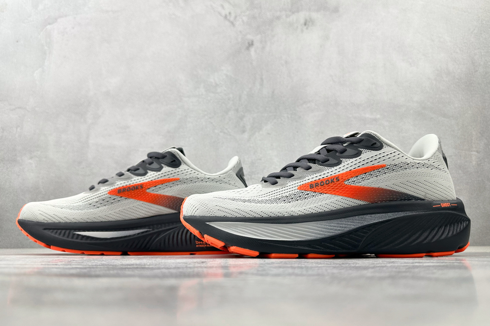 210 Brooks布鲁克斯 Gho 17 灰色 110442-048