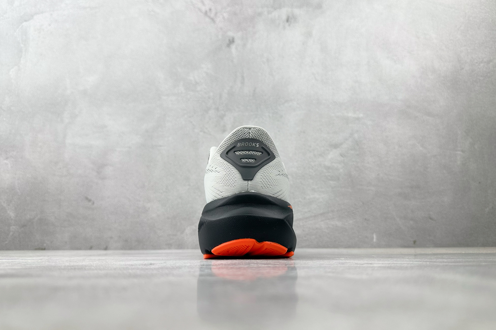 210 Brooks布鲁克斯 Gho 17 灰色 110442-048