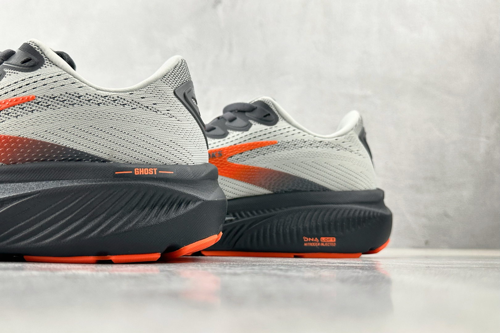 210 Brooks布鲁克斯 Gho 17 灰色 110442-048