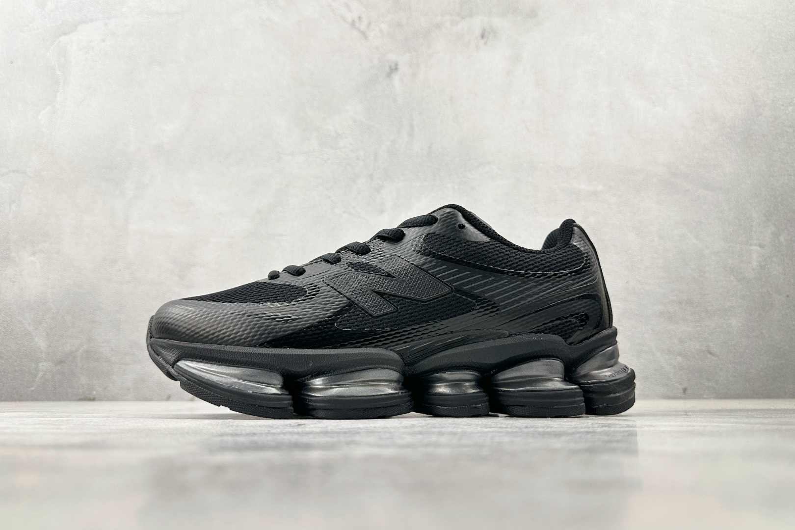 C 版 
大厂出品 New Balance NB 2000 黑色

货号：U2000FW
尺码：36 3