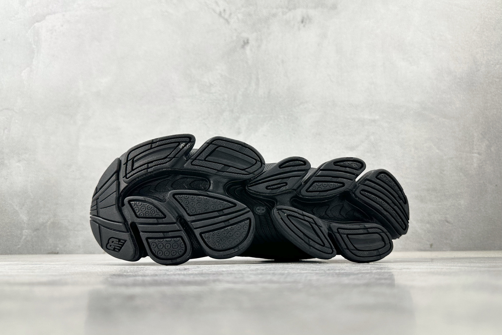 C 版 
大厂出品 New Balance NB 2000 黑色

货号：U2000FW
尺码：36 3