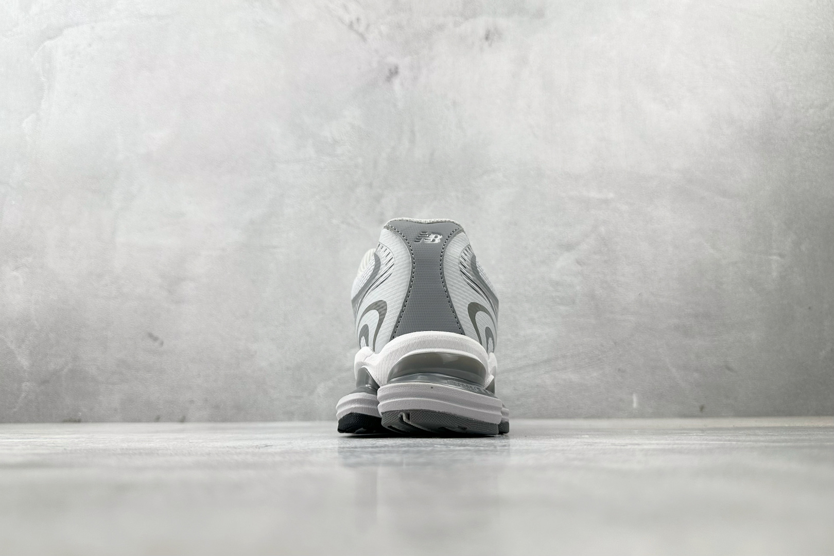 C 版 
大厂出品 New Balance NB 2000 灰白

货号：U2000DSM
尺码：36 