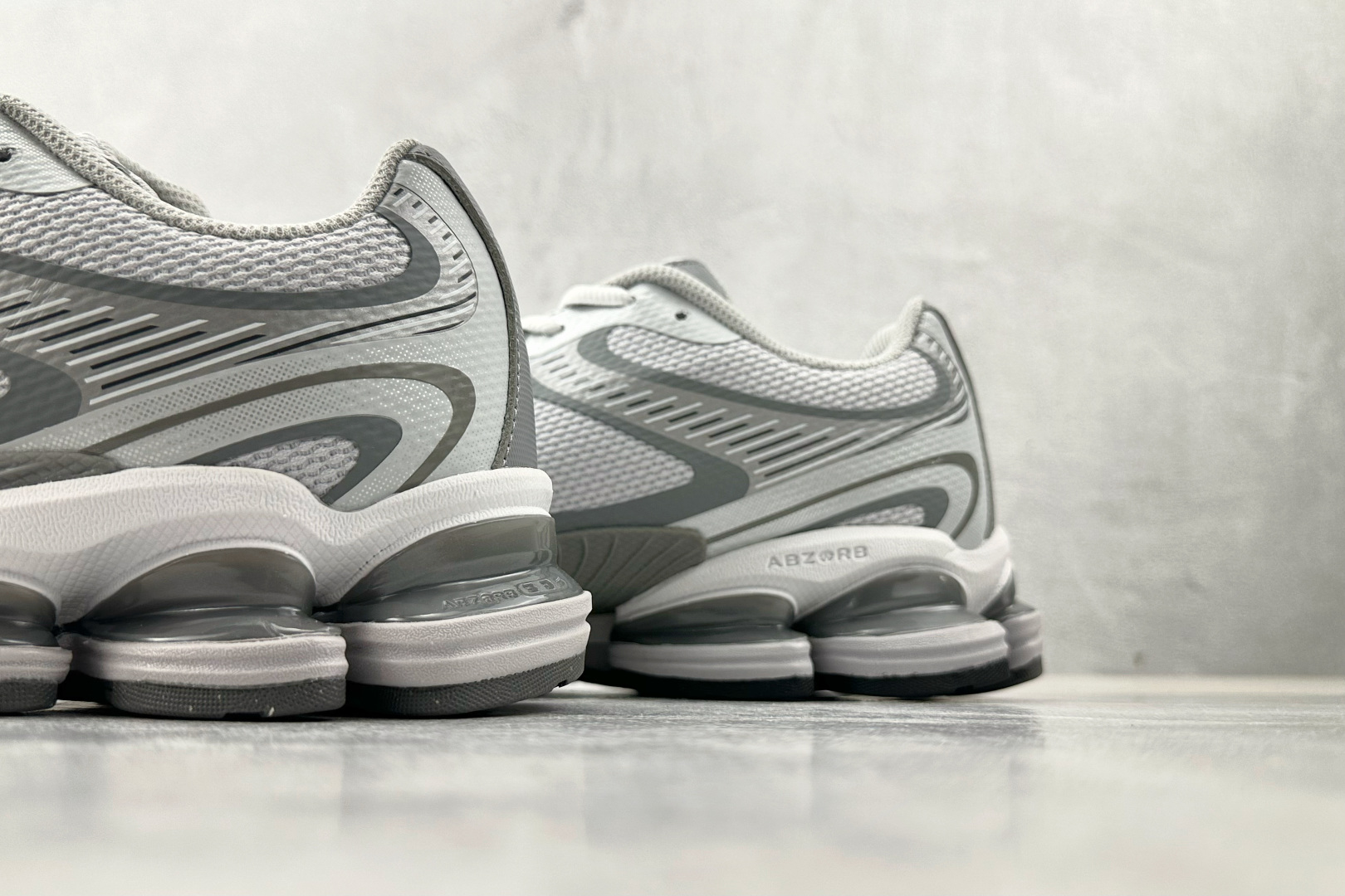 C 版 
大厂出品 New Balance NB 2000 灰白

货号：U2000DSM
尺码：36 