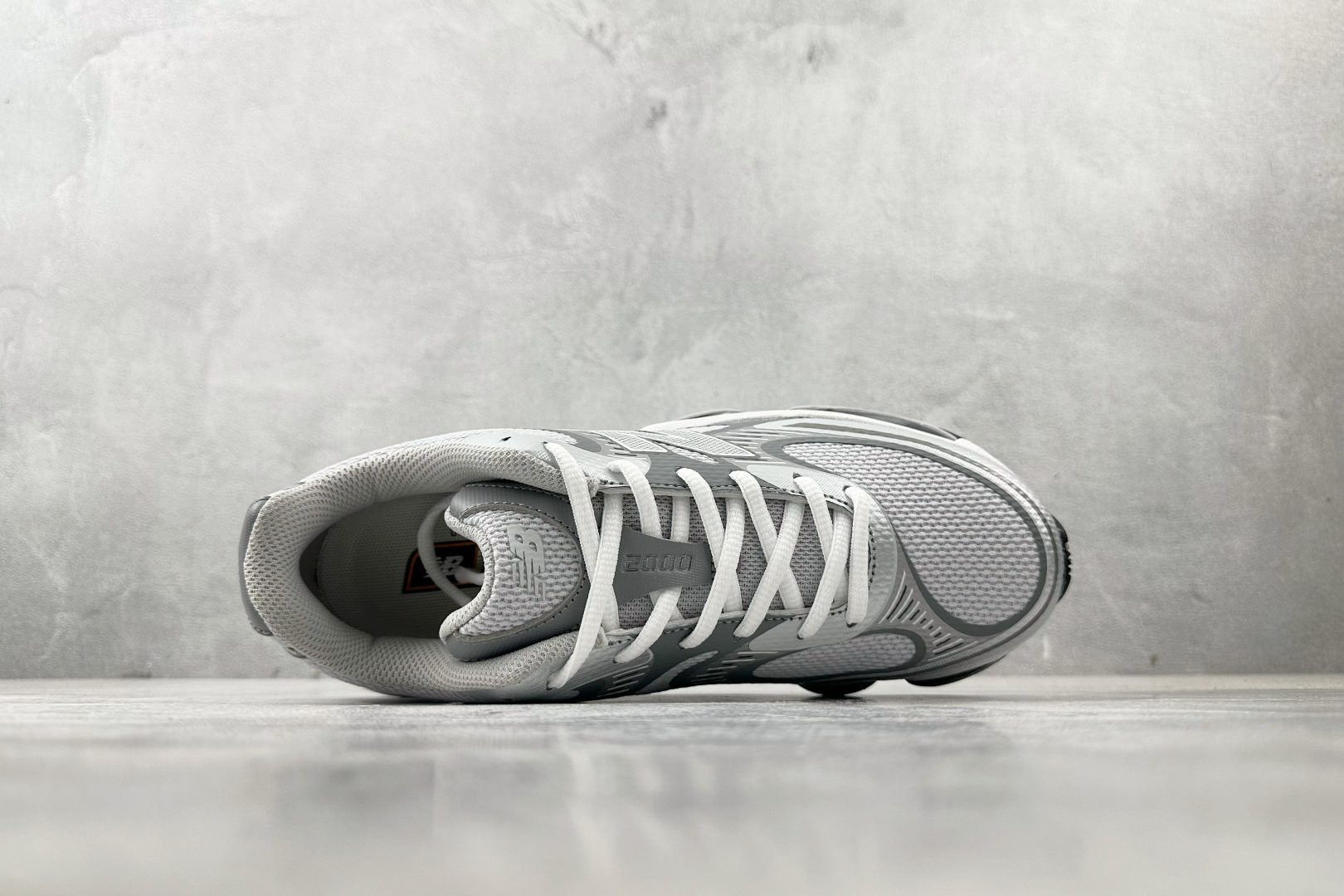 C 版 
大厂出品 New Balance NB 2000 灰白

货号：U2000DSM
尺码：36 