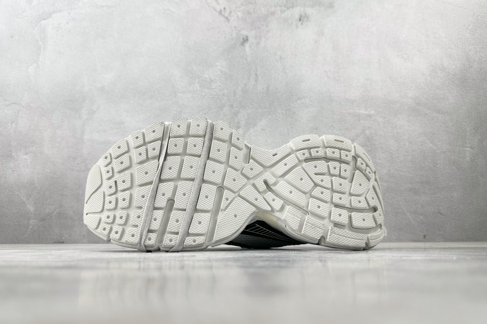 250 Balenciaga巴黎世家 3XL 灰白色 734731W3XL4