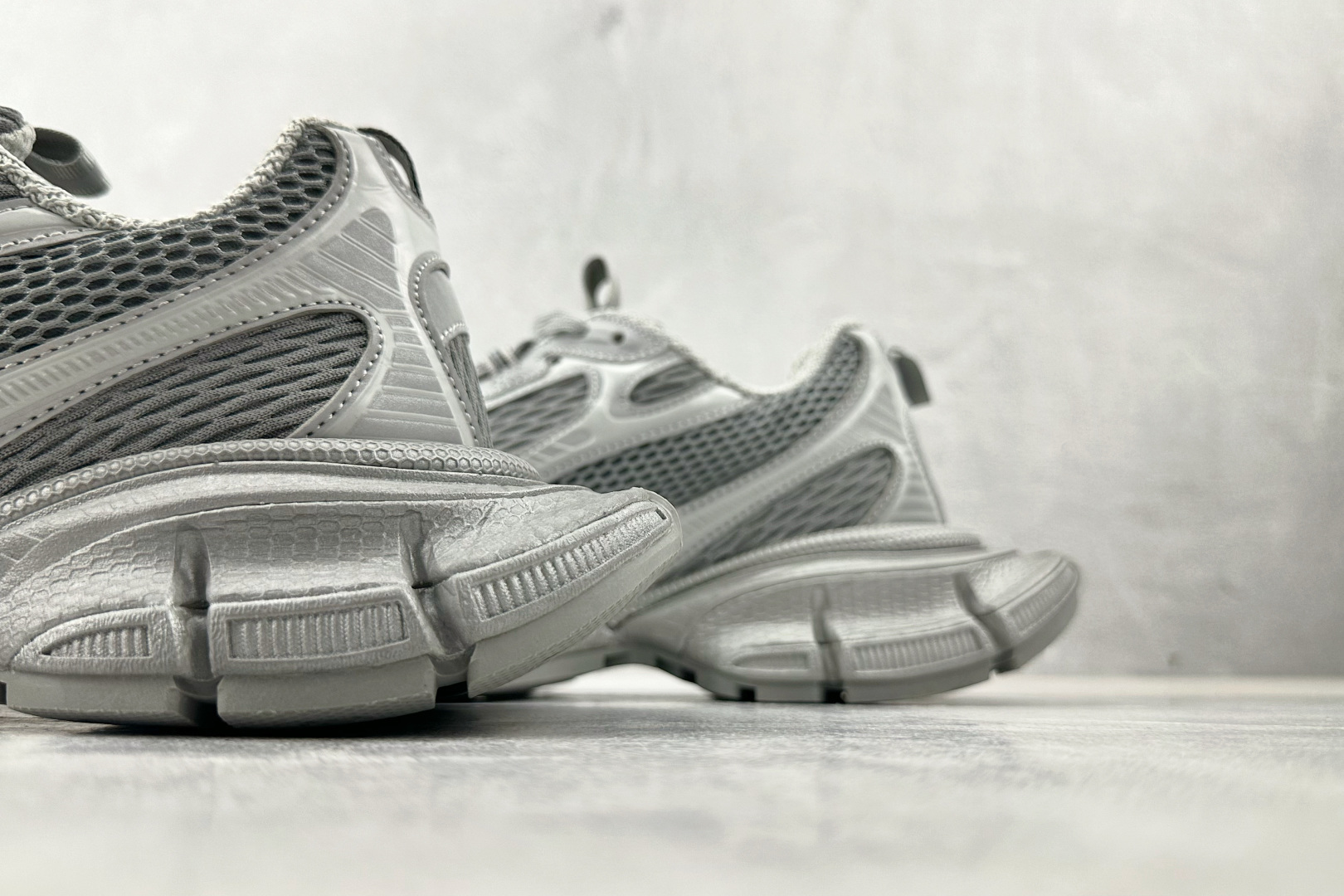 250 Balenciaga巴黎世家 3XL 灰色 734734W3XLR