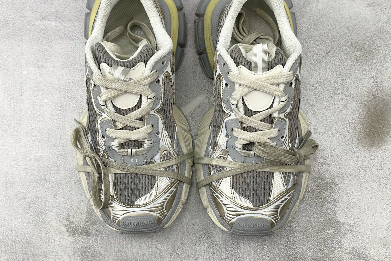 250 Balenciaga巴黎世家 3XL 浅米色 734734W3XL4