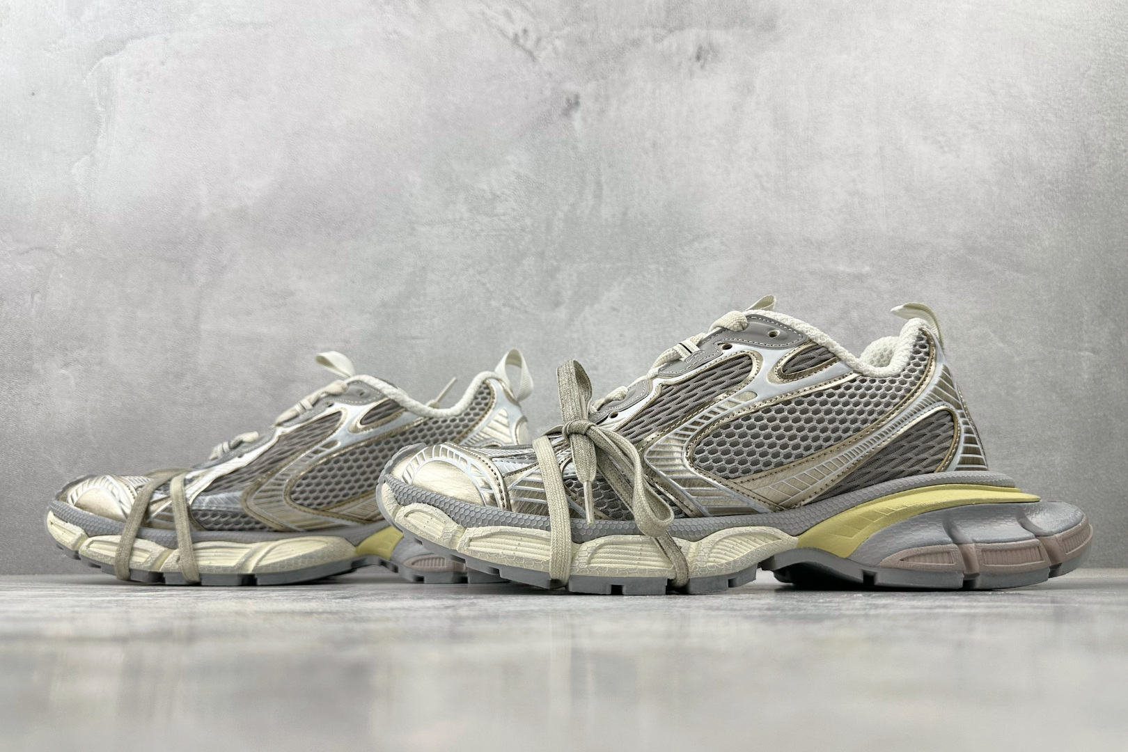 250 Balenciaga巴黎世家 3XL 浅米色 734734W3XL4