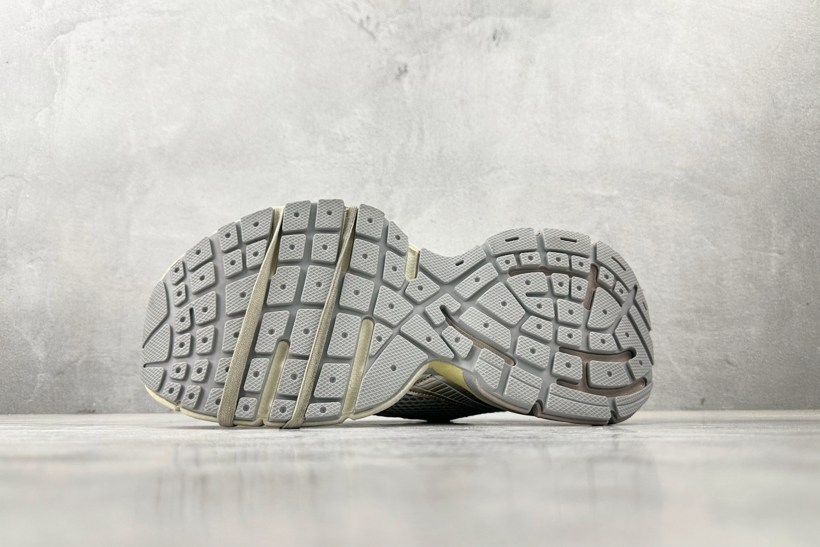 250 Balenciaga巴黎世家 3XL 浅米色 734734W3XL4