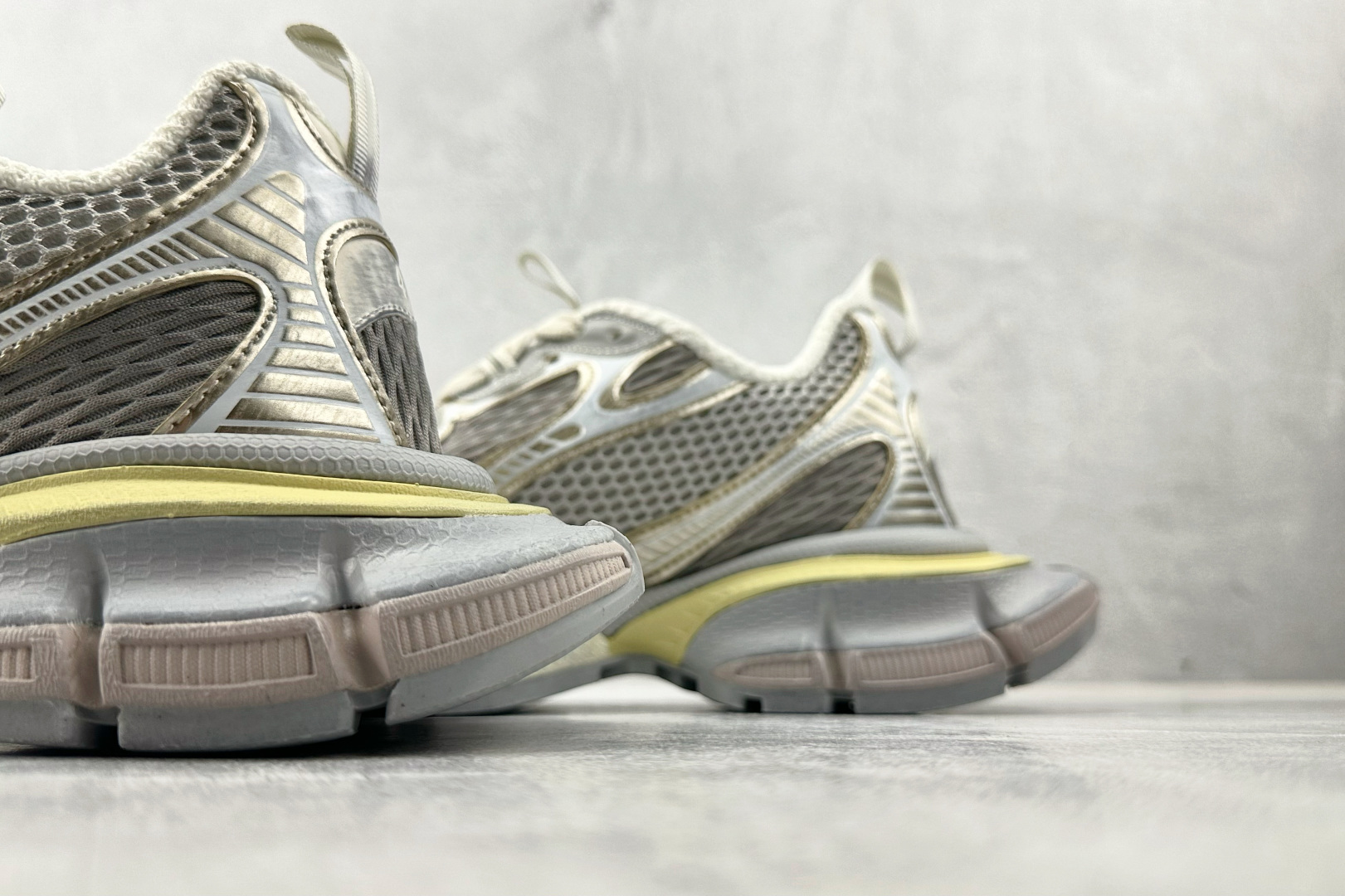 250 Balenciaga巴黎世家 3XL 浅米色 734734W3XL4