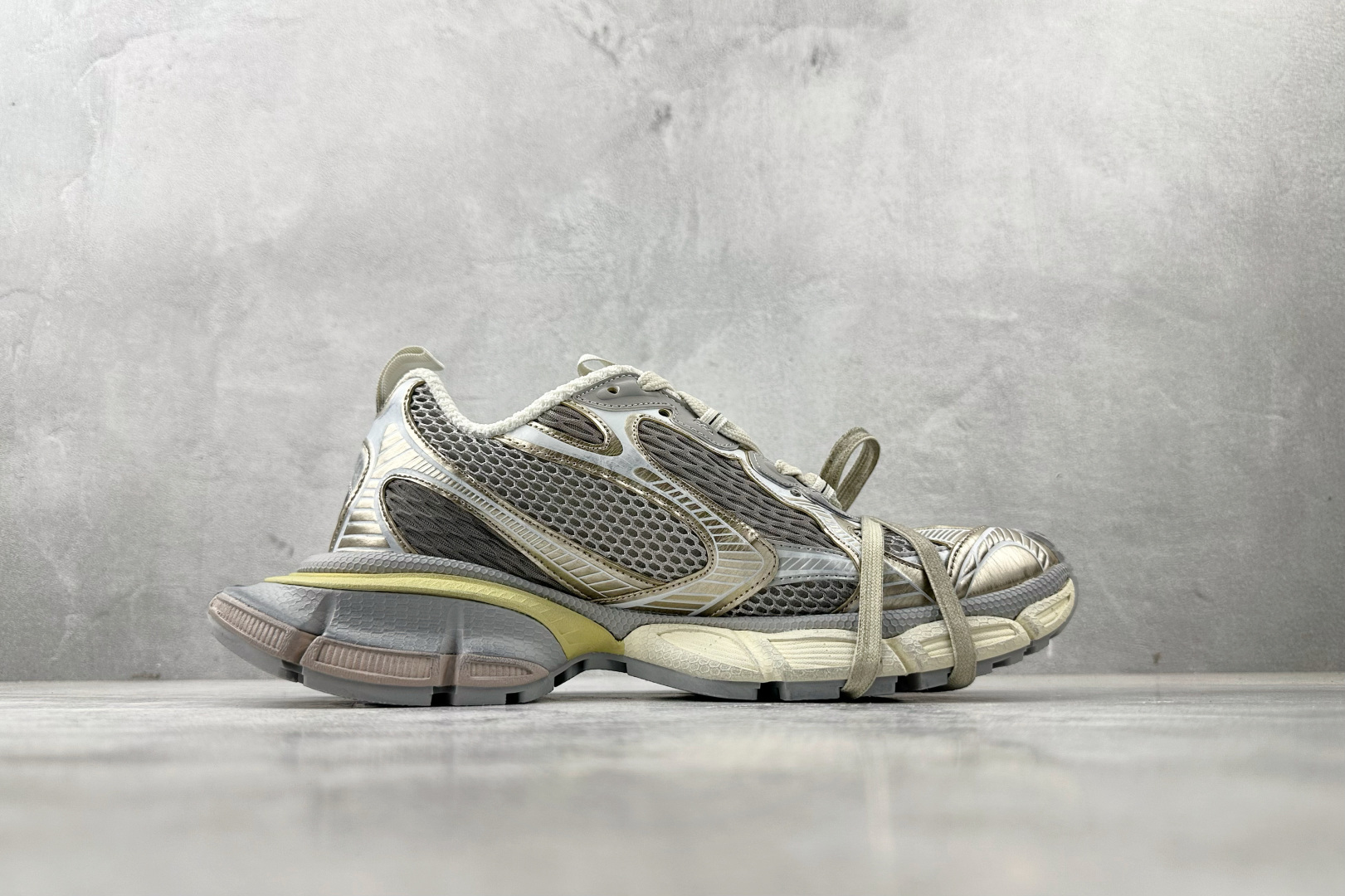 250 Balenciaga巴黎世家 3XL 浅米色 734734W3XL4