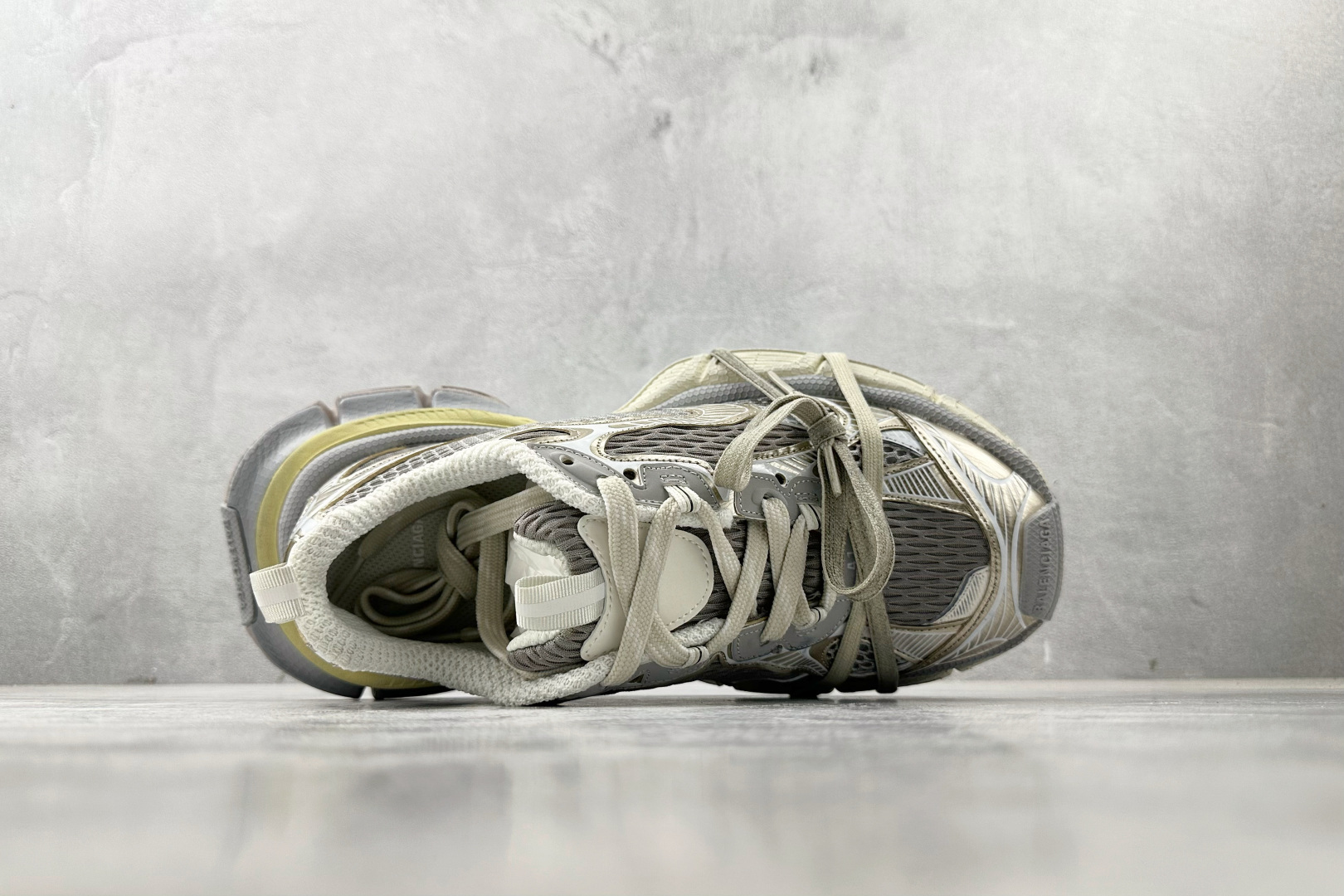 250 Balenciaga巴黎世家 3XL 浅米色 734734W3XL4