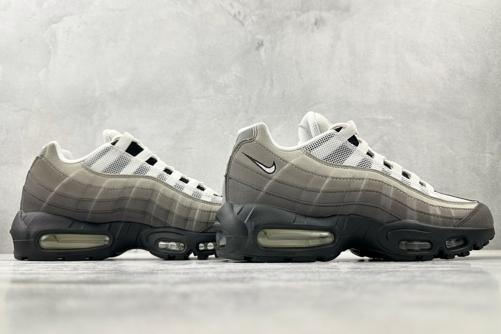 顶级 完美复刻 Nike Air 95 黑灰 HJ5996-002-莆田鞋,莆田鞋货源,高仿鞋,高仿鞋货源,安福档口,莆田高仿鞋,莆田鞋批发,高仿鞋批发,莆田高仿运动鞋,高仿运动鞋,莆田运动鞋 顶级 完美复刻 Nike Air 95 黑灰 HJ5996-002