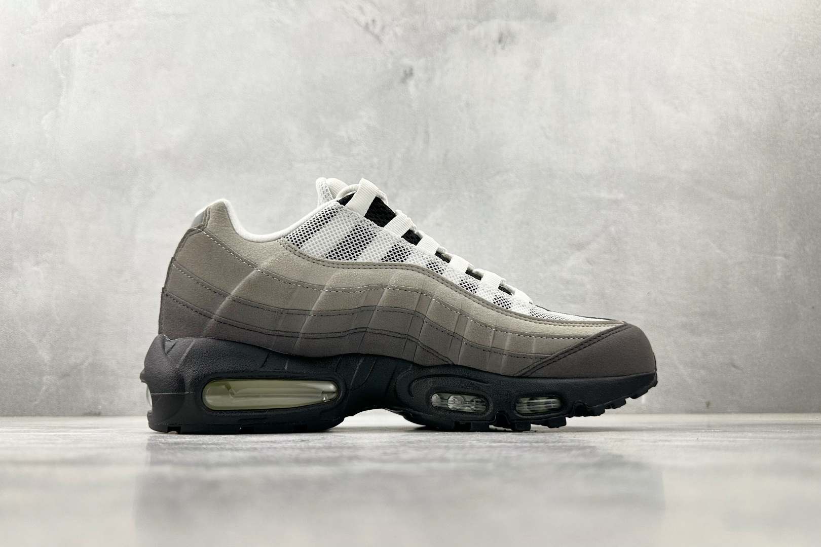 顶级 完美复刻 Nike Air 95 黑灰 HJ5996-002-莆田鞋,莆田鞋货源,高仿鞋,高仿鞋货源,安福档口,莆田高仿鞋,莆田鞋批发,高仿鞋批发,莆田高仿运动鞋,高仿运动鞋,莆田运动鞋 顶级 完美复刻 Nike Air 95 黑灰 HJ5996-002