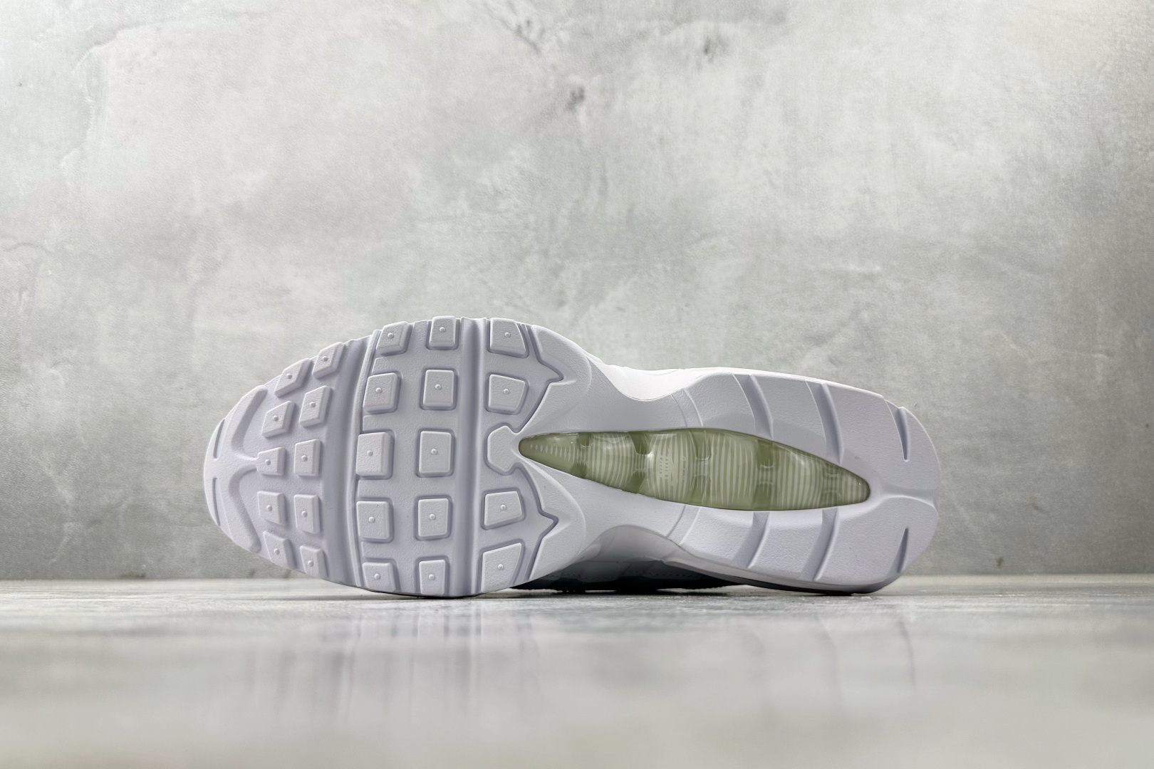 顶级 完美复刻 Nike Air 95 白 DH8015-100-莆田鞋,莆田鞋货源,高仿鞋,高仿鞋货源,安福档口,莆田高仿鞋,莆田鞋批发,高仿鞋批发,莆田高仿运动鞋,高仿运动鞋,莆田运动鞋 顶级 完美复刻 Nike Air 95 白 DH8015-100