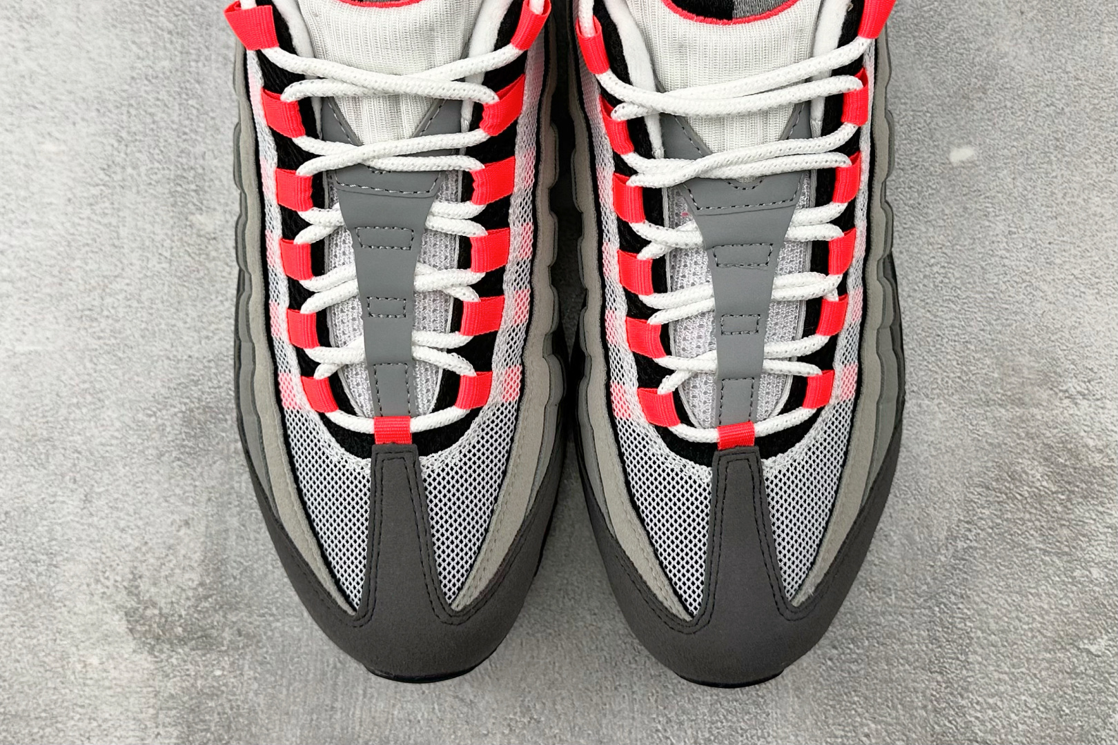 顶级 完美复刻 Nike Air 95 黑白红 AT2865-100-莆田鞋,莆田鞋货源,高仿鞋,高仿鞋货源,安福档口,莆田高仿鞋,莆田鞋批发,高仿鞋批发,莆田高仿运动鞋,高仿运动鞋,莆田运动鞋 顶级 完美复刻 Nike Air 95 黑白红 AT2865-100