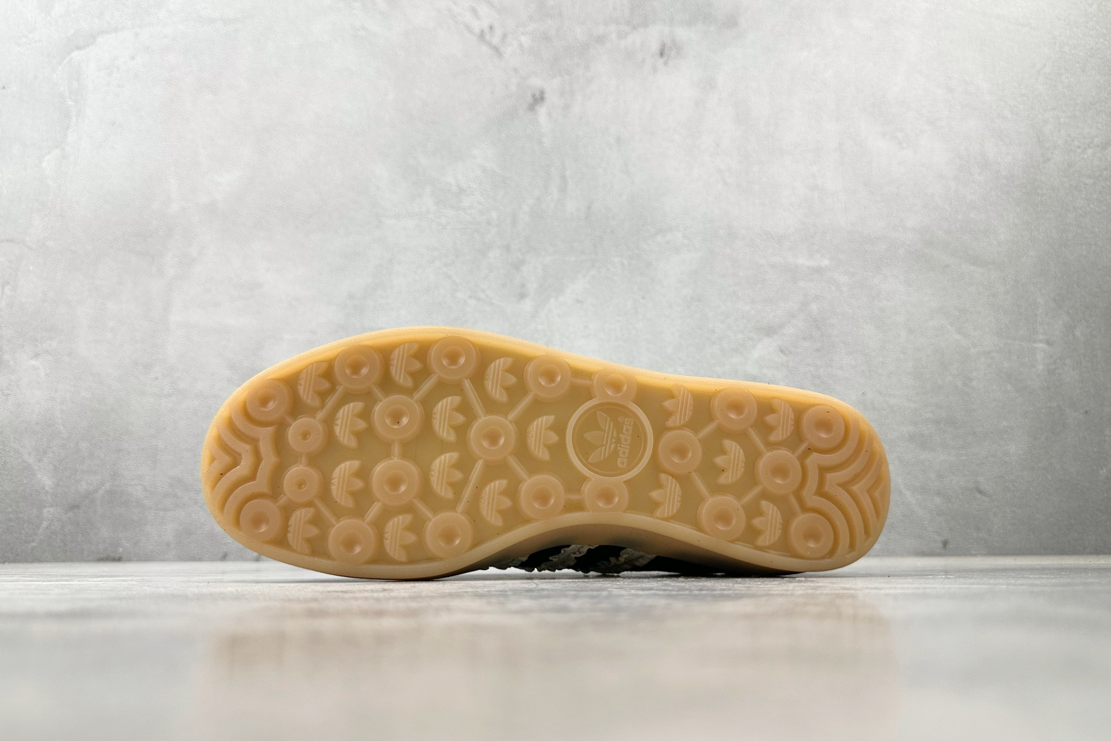 160 出口订单 adidas originals GAZELLE INDOOR 黑色 JS1412-Chinese UA Cheap High Quatity Brand Clothes Bags handbags Sneakers wholesale wholesaler seller from China Factory suppliers Fashion Clothing Shoes best Quality Beautiful Price 160 出口订单 adidas originals GAZELLE INDOOR 黑色 JS1412