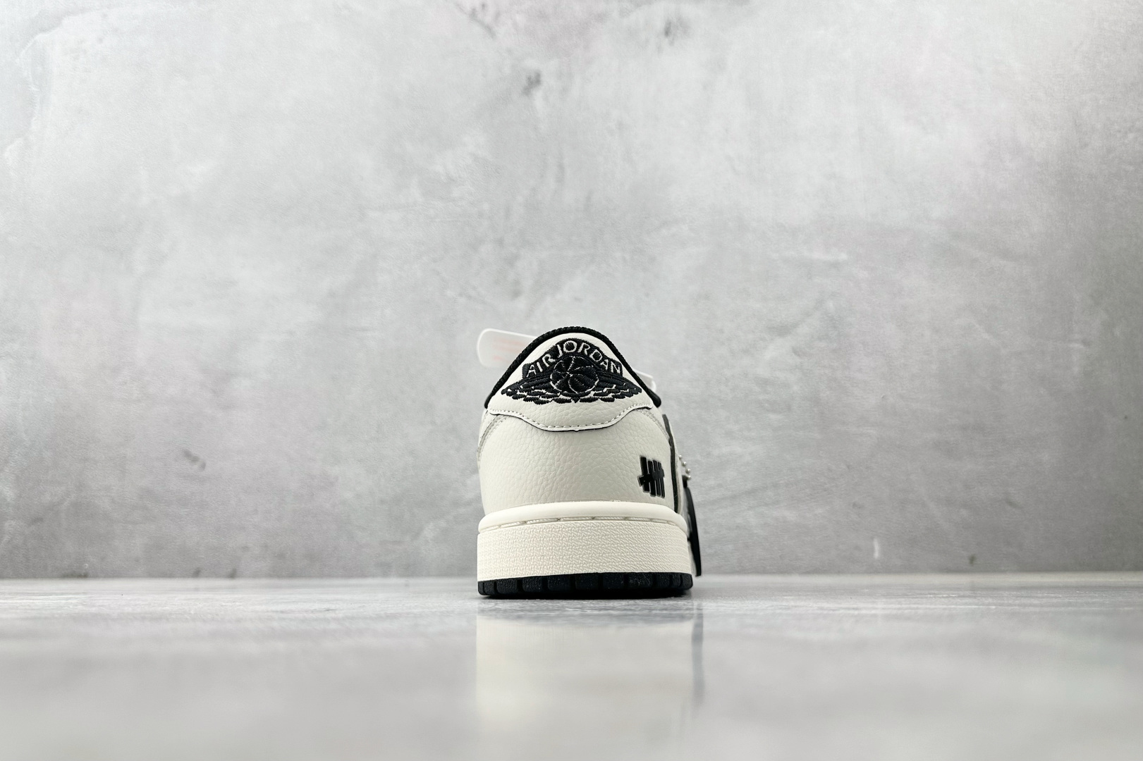 定制 Air Jordan 1 Low ow SP 倒钩 UNDEFEATED 联名 米白黑 DF1845-531