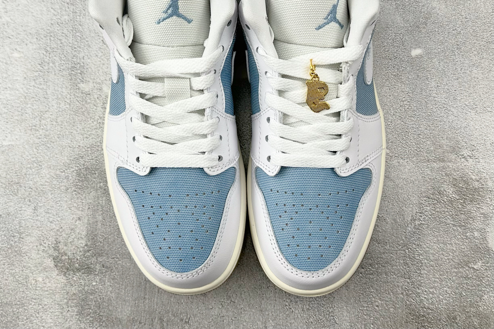 Jordan Air Jordan 1 蓝白色 HQ2004-400-莆田鞋,莆田鞋货源,高仿鞋,高仿鞋货源,安福档口,莆田高仿鞋,莆田鞋批发,高仿鞋批发,莆田高仿运动鞋,高仿运动鞋,莆田运动鞋 Jordan Air Jordan 1 蓝白色 HQ2004-400