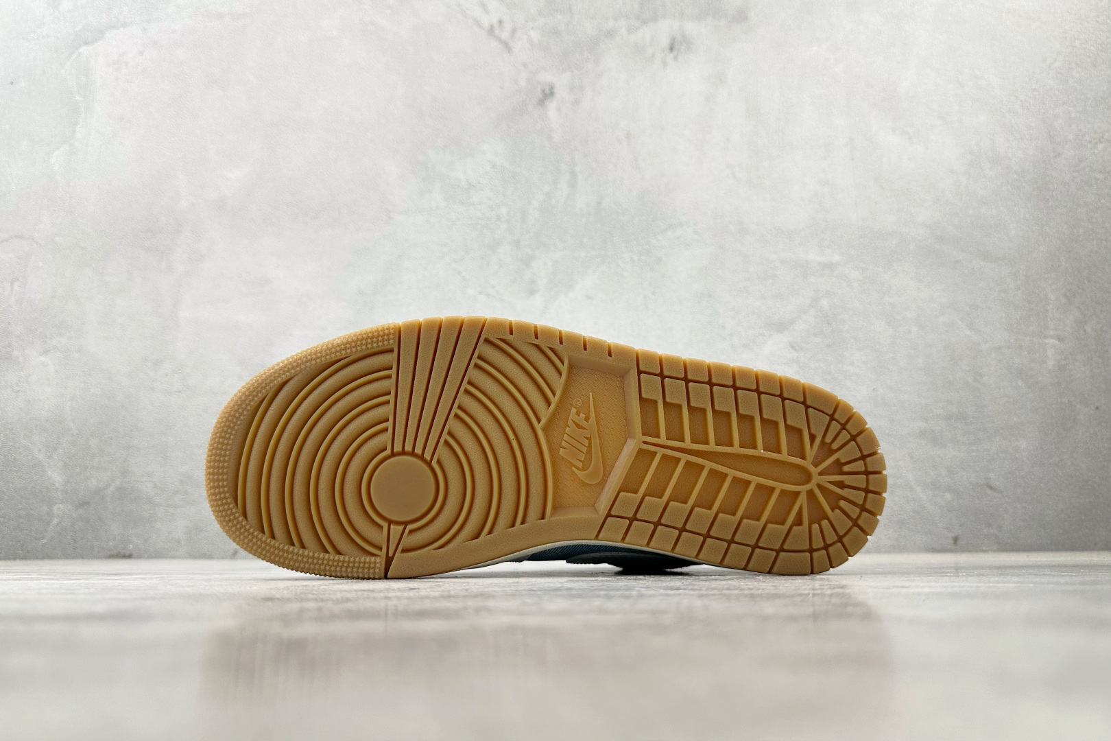 Jordan Air Jordan 1 蓝白色 HQ2004-400-莆田鞋,莆田鞋货源,高仿鞋,高仿鞋货源,安福档口,莆田高仿鞋,莆田鞋批发,高仿鞋批发,莆田高仿运动鞋,高仿运动鞋,莆田运动鞋 Jordan Air Jordan 1 蓝白色 HQ2004-400