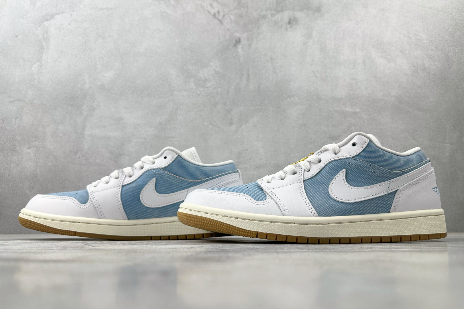 Jordan Air Jordan 1 蓝白色 HQ2004-400-莆田鞋,莆田鞋货源,高仿鞋,高仿鞋货源,安福档口,莆田高仿鞋,莆田鞋批发,高仿鞋批发,莆田高仿运动鞋,高仿运动鞋,莆田运动鞋 Jordan Air Jordan 1 蓝白色 HQ2004-400