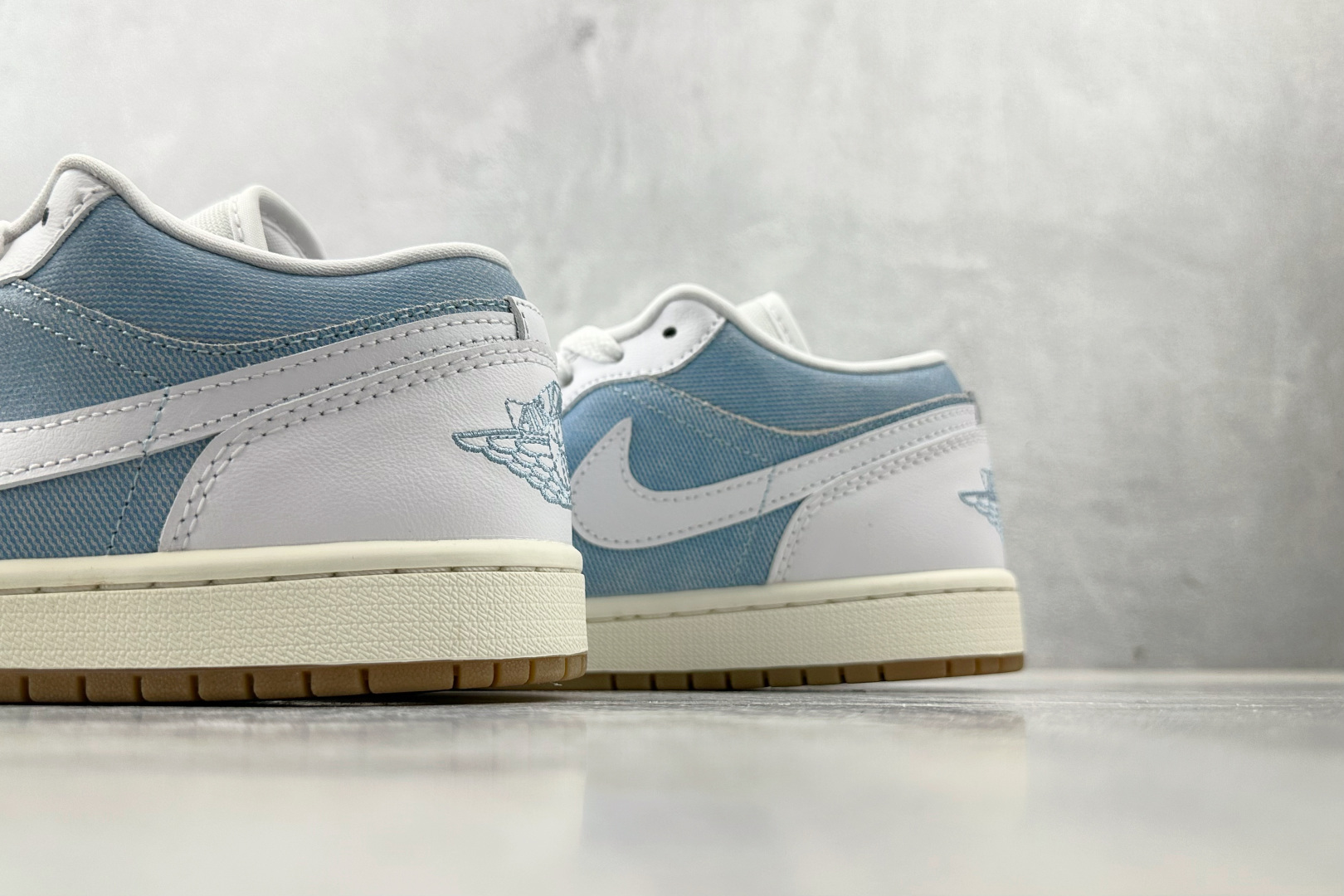 Jordan Air Jordan 1 蓝白色 HQ2004-400-莆田鞋,莆田鞋货源,高仿鞋,高仿鞋货源,安福档口,莆田高仿鞋,莆田鞋批发,高仿鞋批发,莆田高仿运动鞋,高仿运动鞋,莆田运动鞋 Jordan Air Jordan 1 蓝白色 HQ2004-400