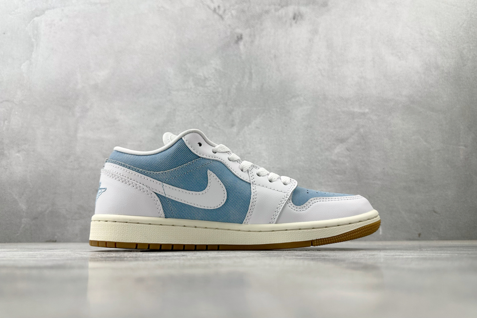 Jordan Air Jordan 1 蓝白色 HQ2004-400-莆田鞋,莆田鞋货源,高仿鞋,高仿鞋货源,安福档口,莆田高仿鞋,莆田鞋批发,高仿鞋批发,莆田高仿运动鞋,高仿运动鞋,莆田运动鞋 Jordan Air Jordan 1 蓝白色 HQ2004-400