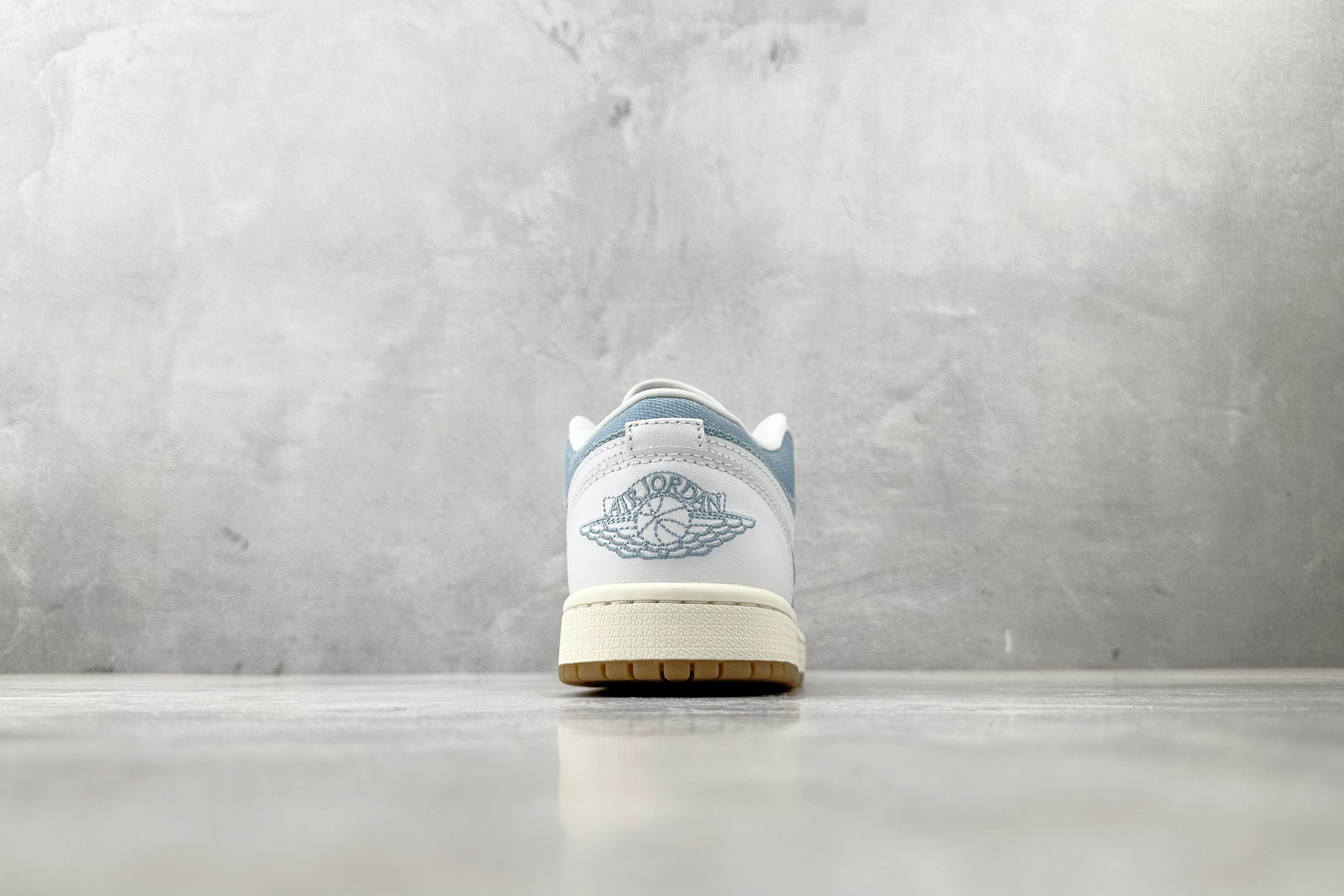 Jordan Air Jordan 1 蓝白色 HQ2004-400-莆田鞋,莆田鞋货源,高仿鞋,高仿鞋货源,安福档口,莆田高仿鞋,莆田鞋批发,高仿鞋批发,莆田高仿运动鞋,高仿运动鞋,莆田运动鞋 Jordan Air Jordan 1 蓝白色 HQ2004-400