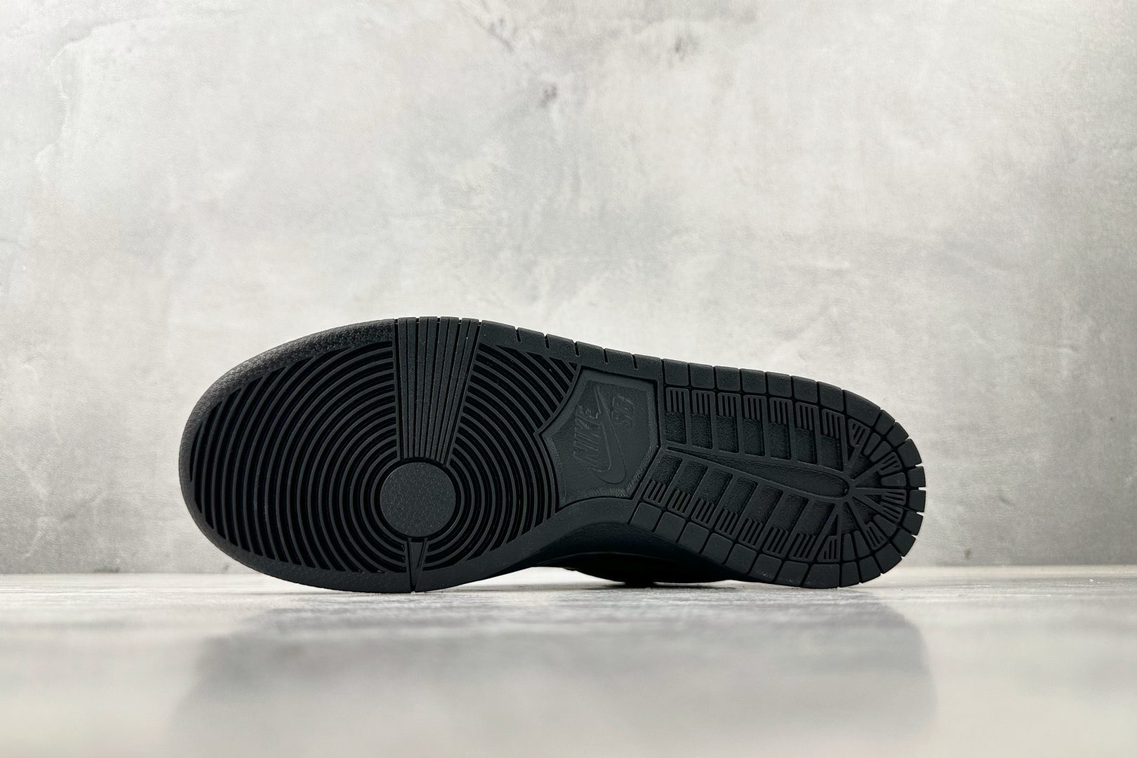 免检版 配色齐全 Nike Dunk SB 黑色 FJ1674-001-莆田鞋,莆田鞋货源,高仿鞋,高仿鞋货源,安福档口,莆田高仿鞋,莆田鞋批发,高仿鞋批发,莆田高仿运动鞋,高仿运动鞋,莆田运动鞋 免检版 配色齐全 Nike Dunk SB 黑色 FJ1674-001