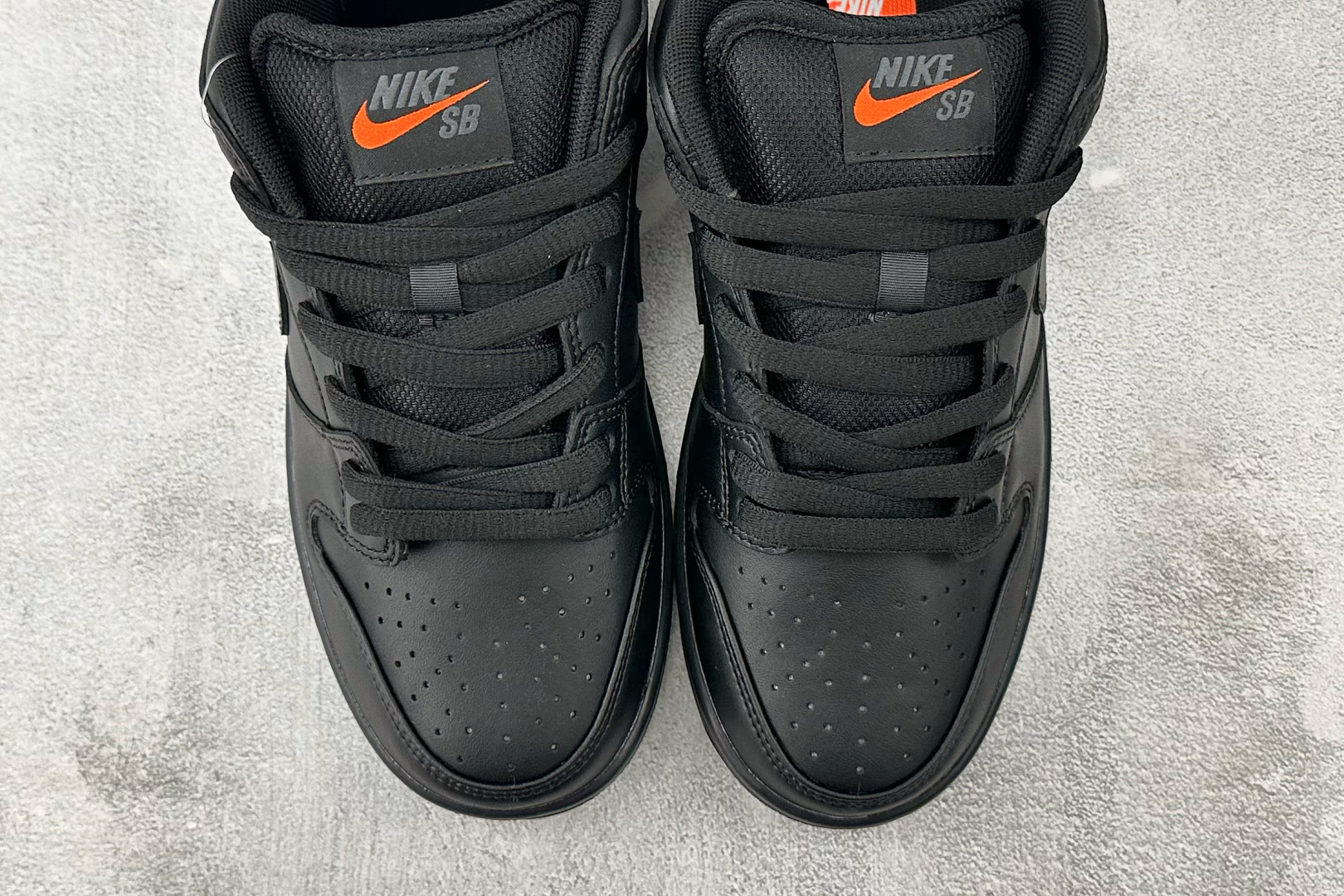 免检版 配色齐全 Nike Dunk SB 黑色 FJ1674-001-莆田鞋,莆田鞋货源,高仿鞋,高仿鞋货源,安福档口,莆田高仿鞋,莆田鞋批发,高仿鞋批发,莆田高仿运动鞋,高仿运动鞋,莆田运动鞋 免检版 配色齐全 Nike Dunk SB 黑色 FJ1674-001