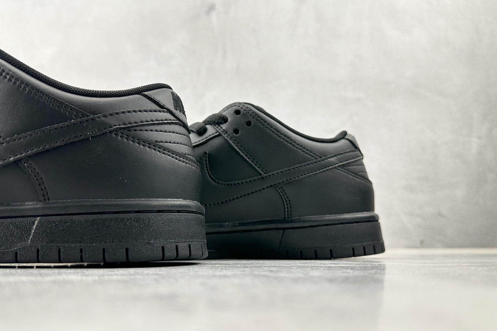 免检版 配色齐全 Nike Dunk SB 黑色 FJ1674-001-莆田鞋,莆田鞋货源,高仿鞋,高仿鞋货源,安福档口,莆田高仿鞋,莆田鞋批发,高仿鞋批发,莆田高仿运动鞋,高仿运动鞋,莆田运动鞋 免检版 配色齐全 Nike Dunk SB 黑色 FJ1674-001