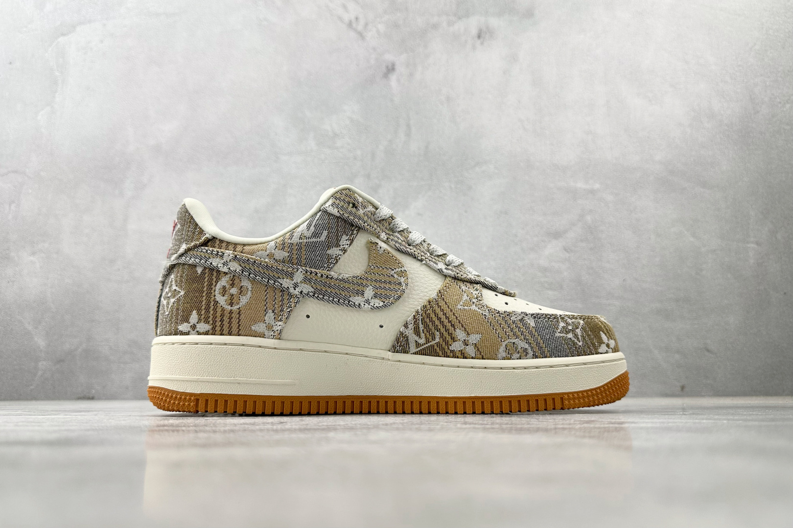 Nike Air Force 1 07 LV 联名 牛仔棕白 DF0188-076-莆田鞋,莆田鞋货源,高仿鞋,高仿鞋货源,安福档口,莆田高仿鞋,莆田鞋批发,高仿鞋批发,莆田高仿运动鞋,高仿运动鞋,莆田运动鞋 Nike Air Force 1 07 LV 联名 牛仔棕白 DF0188-076
