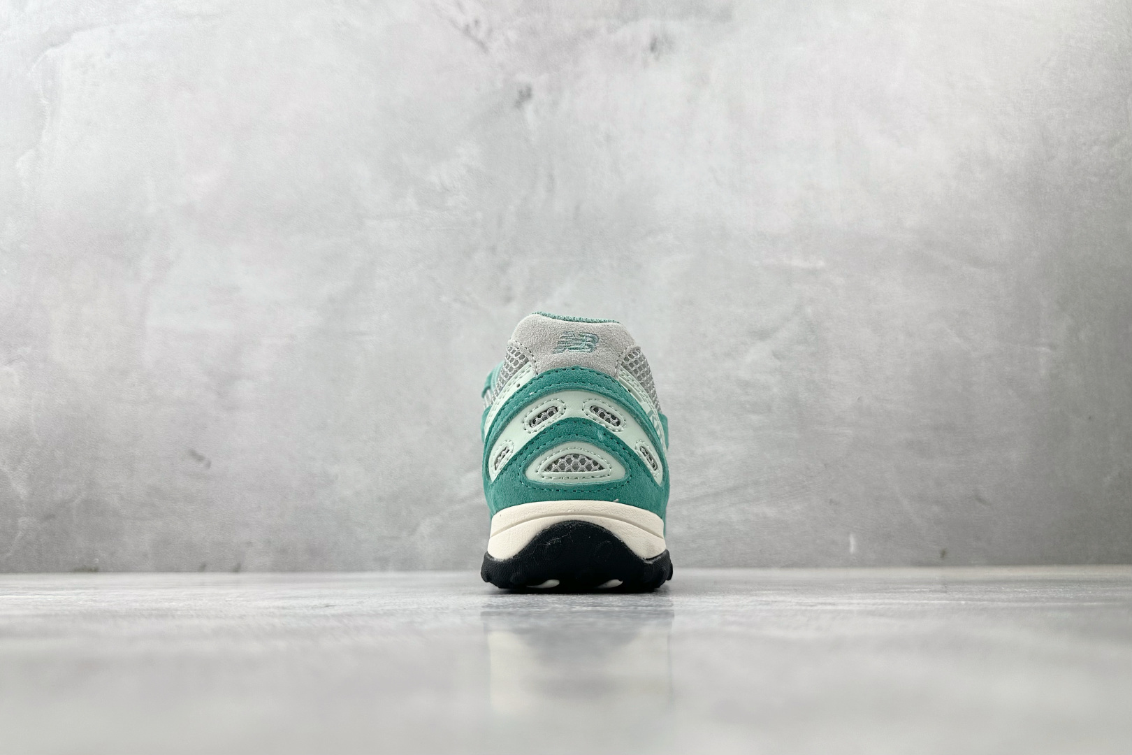 200 纯原出品 KITH × New Balance 204L 绿灰色 U204LKTA-Chinese UA Cheap High Quatity Brand Clothes Bags handbags Sneakers wholesale wholesaler seller from China Factory suppliers Fashion Clothing Shoes best Quality Beautiful Price 200 纯原出品 KITH × New Balance 204L 绿灰色 U204LKTA